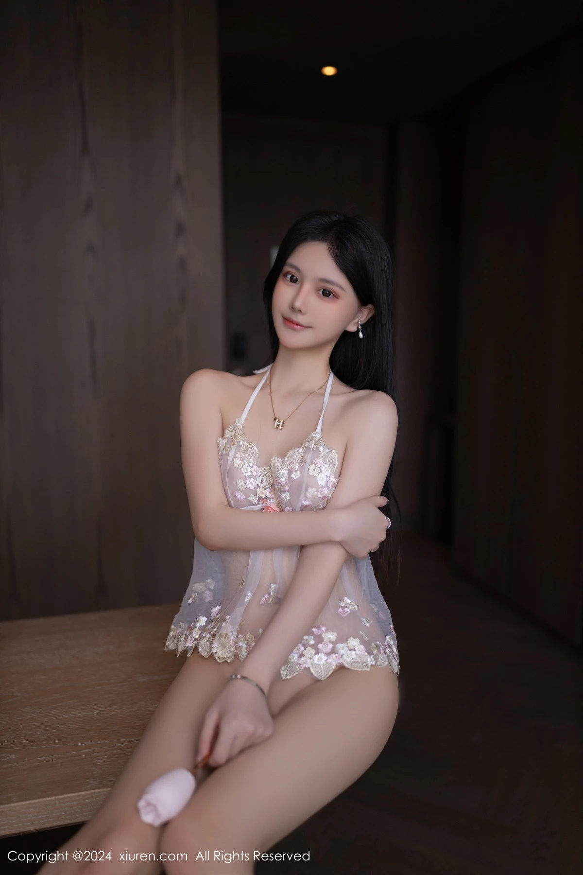 秀人集.com_[XiuRen秀人网]No.8925_模特幼幼性感紫色连衣短裙+白色薄透情趣服秀完美身材诱惑写真80P