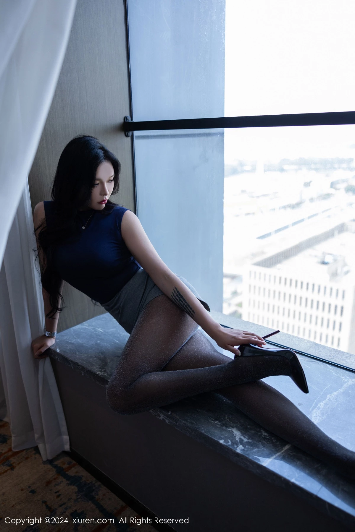 秀人集.com_[XiuRen秀人网]No.9082_模特娜比性感蓝色T恤配超薄黑丝露蓝色内衣秀凹凸身材诱惑写真86P