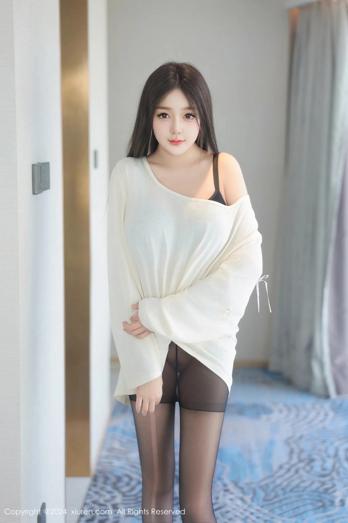 秀人集.com_[XiuRen秀人网]No.9089_模特柚柚小奶瓶性感浅色服饰配超薄黑丝秀凹凸身材撩人诱惑写真81P
