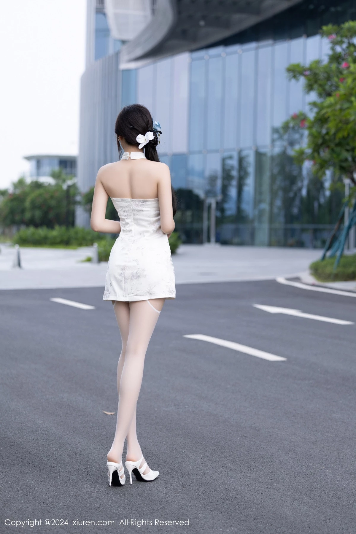 秀人集.com_[XiuRen秀人网]No.9101_女神徐莉芝Booty白色连衣裙露白色蕾丝内衣配白丝吊袜诱惑写真90P