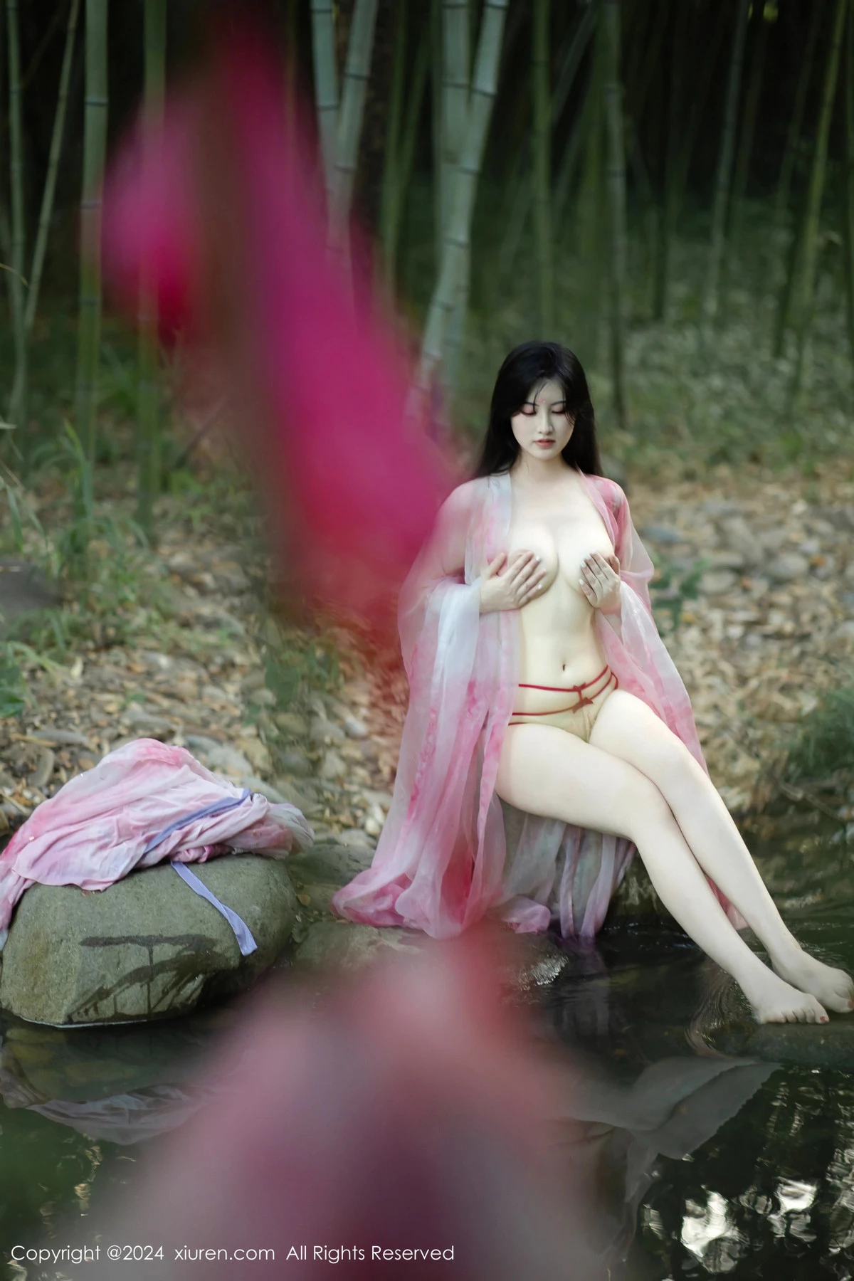秀人集.com_[XiuRen秀人网]No.9100_模特诗诗kiki户外性感粉色古风薄纱服饰秀丰腴身姿惹火诱惑写真70P