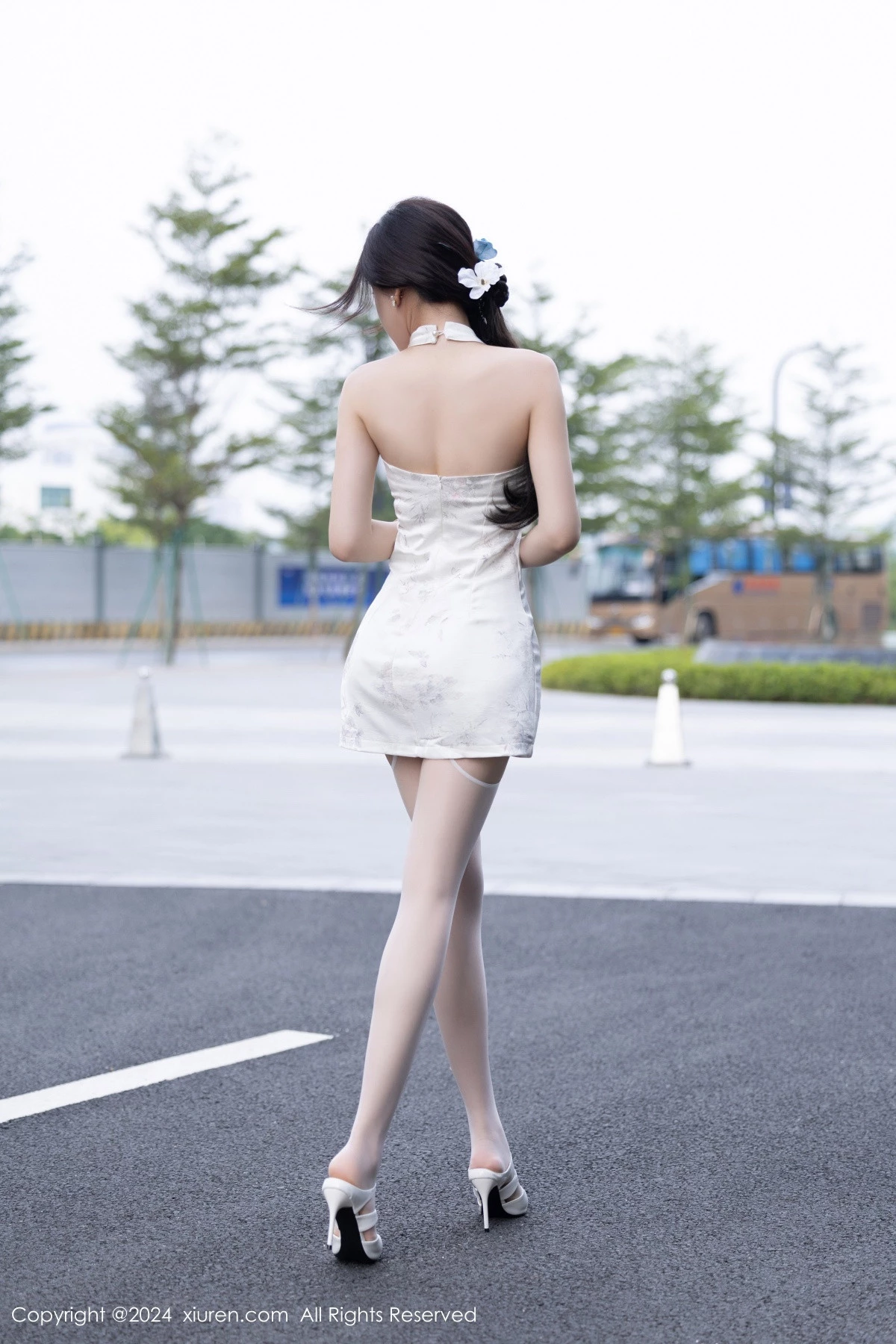 秀人集.com_[XiuRen秀人网]No.9101_女神徐莉芝Booty白色连衣裙露白色蕾丝内衣配白丝吊袜诱惑写真90P