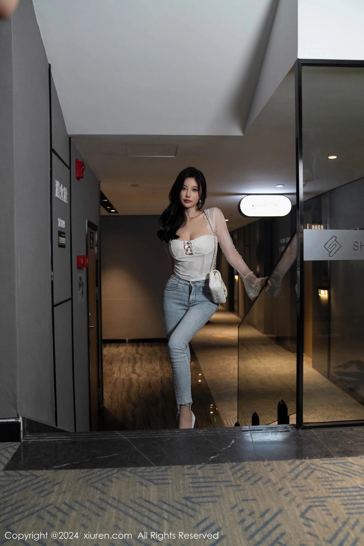 秀人集.com_[XiuRen秀人网]No.9140_女神杨晨晨Yome性感白色上衣配牛仔长裤秀丰腴身姿诱惑写真80P