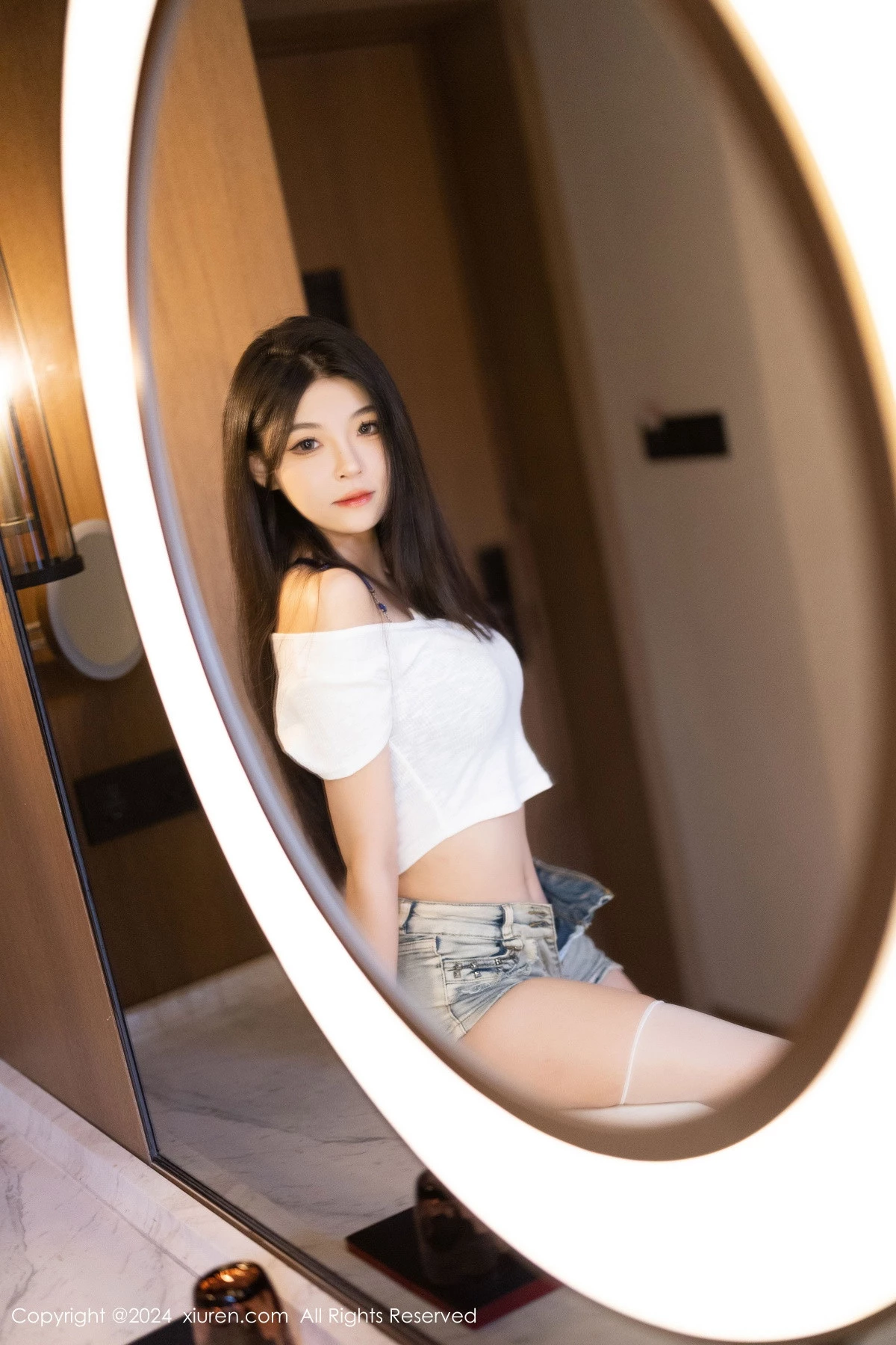 秀人集.com_[XiuRen秀人网]No.9141_新人模特初梦瑶性感白T配牛仔短裤露蓝色内衣秀曼妙身姿诱惑写真86P