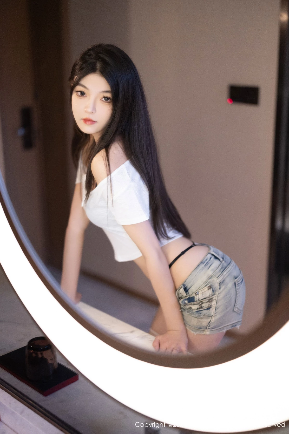 秀人集.com_[XiuRen秀人网]No.9141_新人模特初梦瑶性感白T配牛仔短裤露蓝色内衣秀曼妙身姿诱惑写真86P