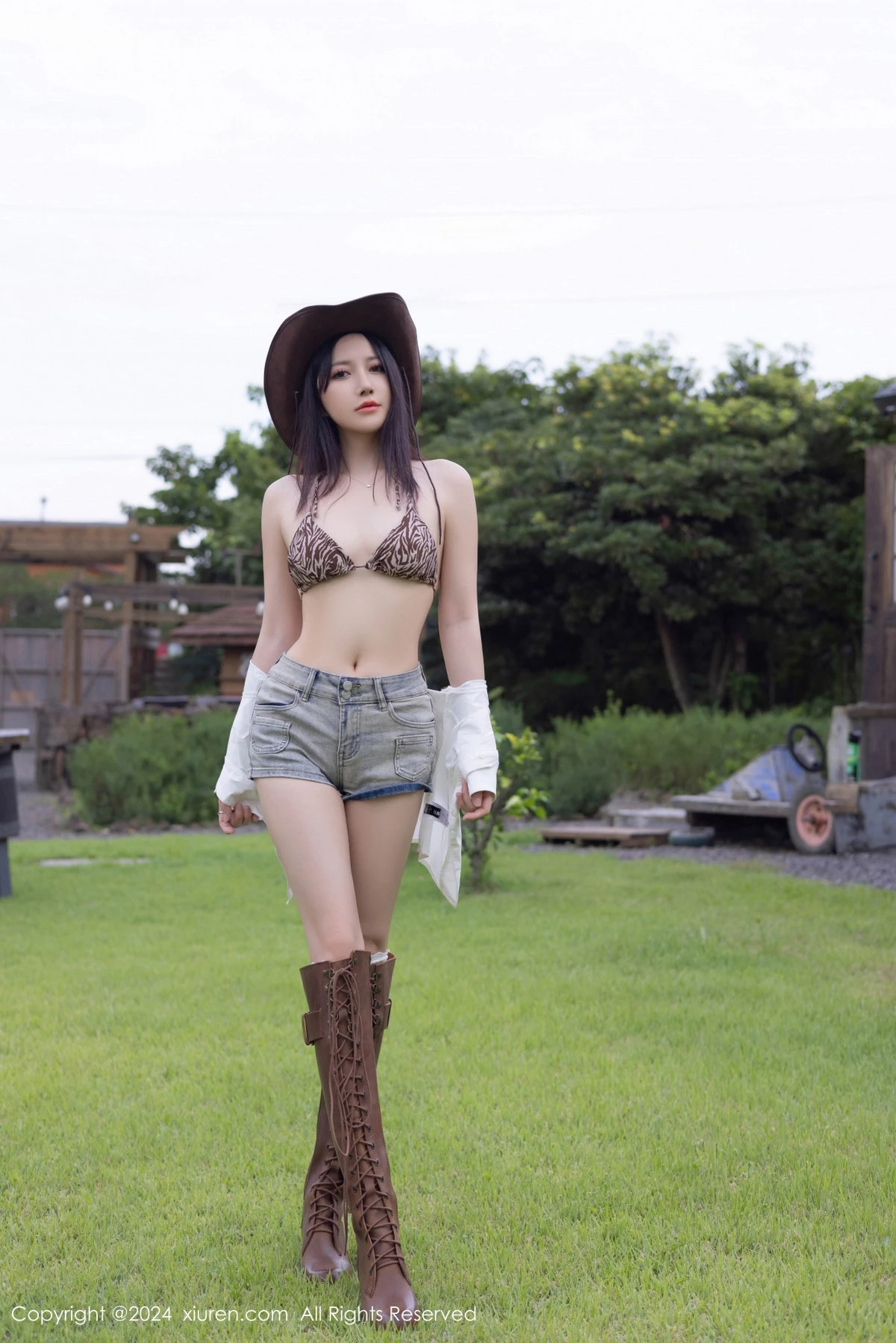 秀人集.com_[XiuRen秀人网]No.9166_模特鱼子酱Fish性感内衣配超短牛仔裤露白丝袜秀完美身材诱惑写真80P