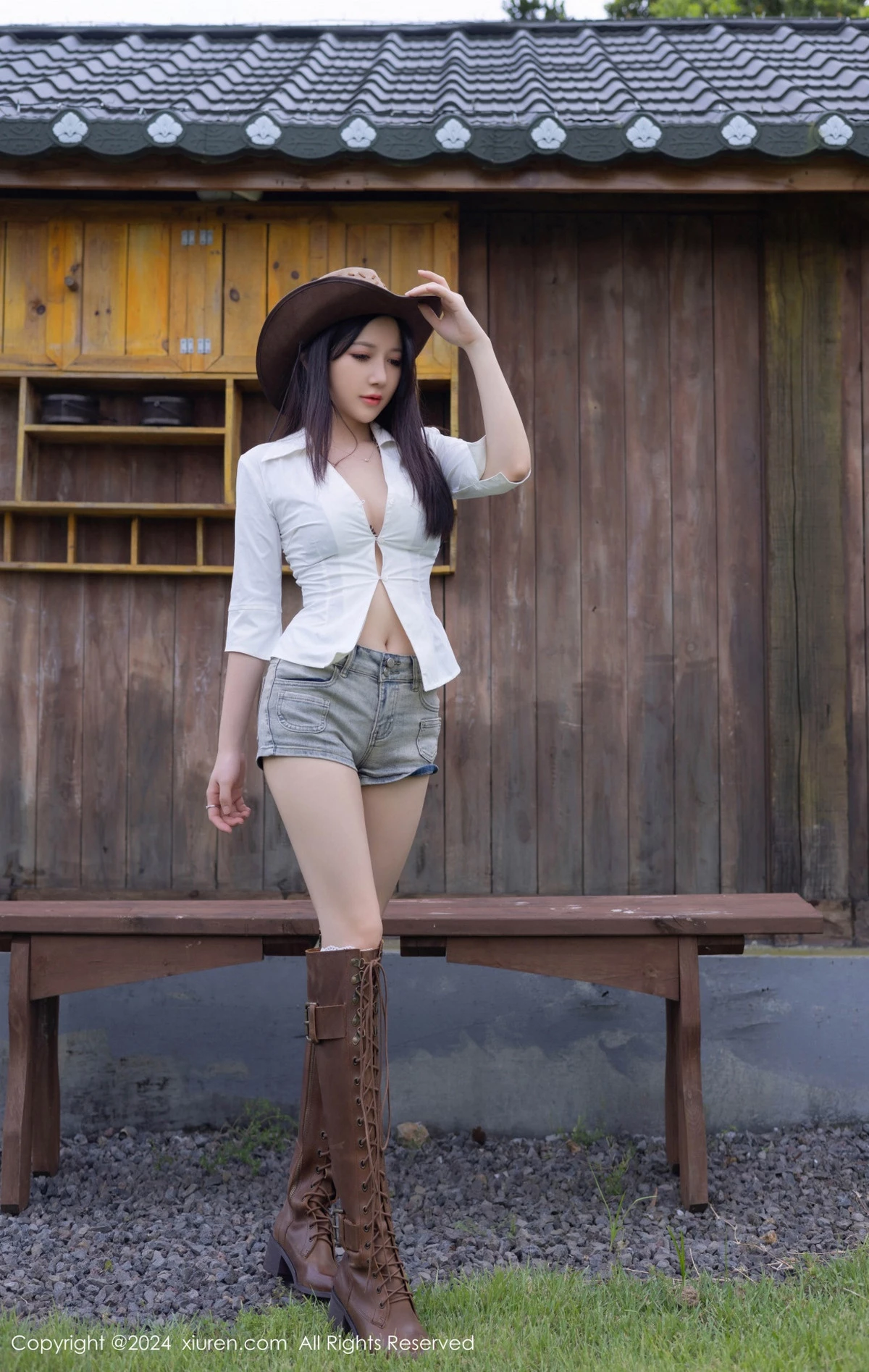 秀人集.com_[XiuRen秀人网]No.9166_模特鱼子酱Fish性感内衣配超短牛仔裤露白丝袜秀完美身材诱惑写真80P