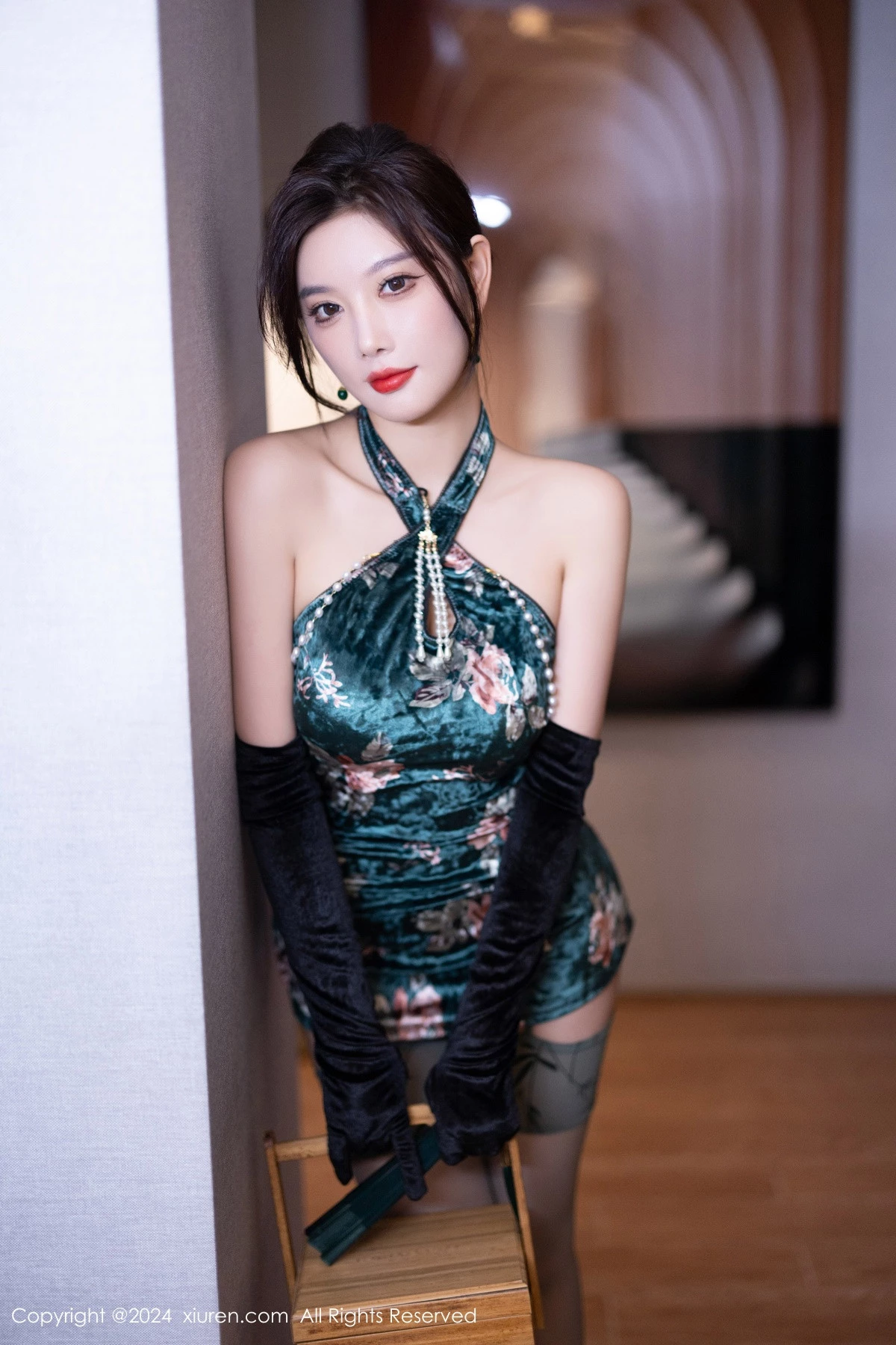 秀人集.com_[XiuRen秀人网]No.9165_女神杨晨晨Yome性感古风旗袍服饰配超薄肉丝秀丰腴身姿诱惑写真83P