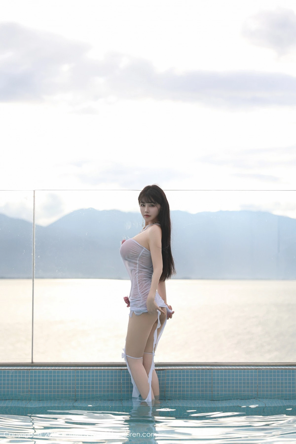 秀人集.com_[YouMi尤蜜荟]Vol.1097_女神心上可Flora性感白色轻透连衣短裙湿身秀丰满身材诱惑写真56P