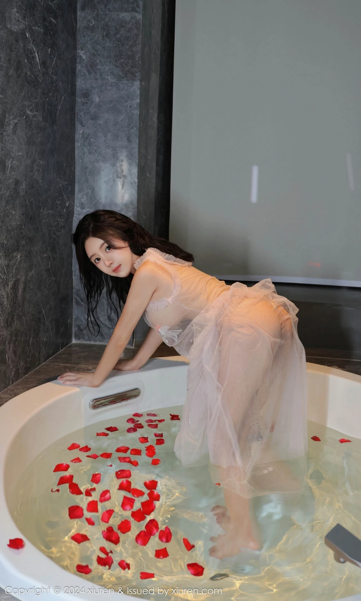 秀人集.com_[XiuRen秀人网]No.9164_模特小薯条nienie户外性感女仆装配超薄肉丝秀惹火身材诱惑写真87P