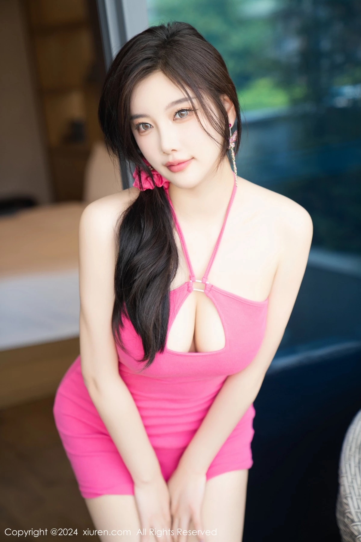 秀人集.com_[XiuRen秀人网]No.9042_女神杨晨晨Yome性感粉红露肩连衣短裙半撩秀翘臀美腿诱惑写真94P