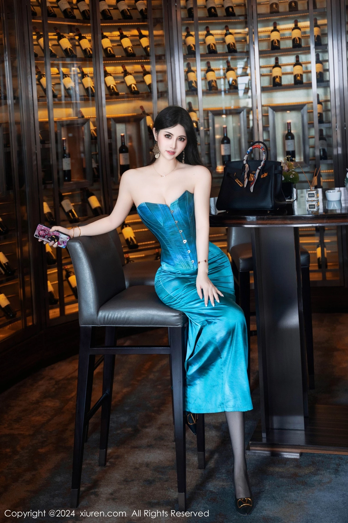 秀人集.com_[XiuRen秀人网]No.9039_模特诗诗kiki性感翠绿色短裙露黑色轻透上衣配黑丝吊袜魅惑写真134P