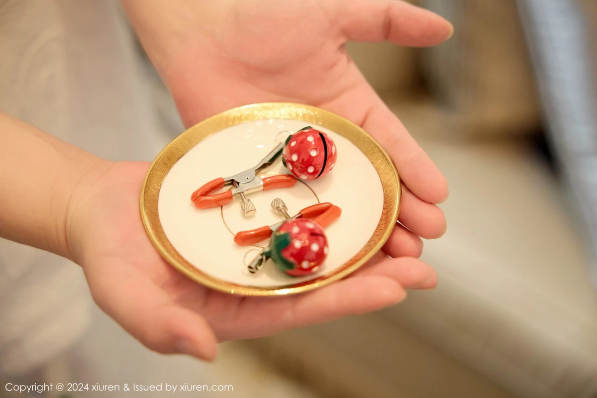 秀人集.com_[XiuRen秀人网]No.9218_模特陈小花性感淡粉色蕾丝边女仆裙配白丝袜秀曼妙身姿诱惑写真74P