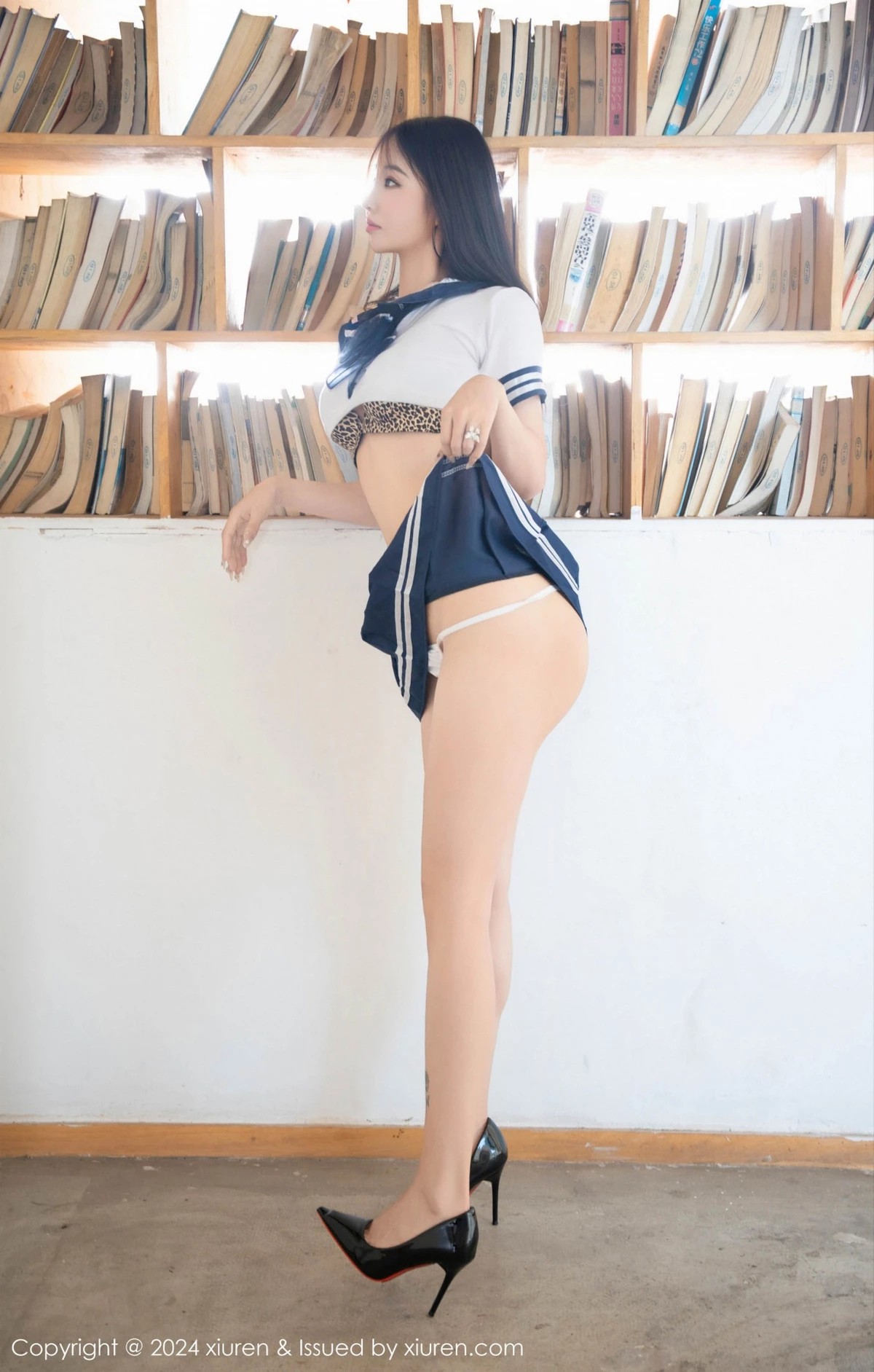 秀人集.com_[XiuRen秀人网]No.9245_新人模特李嫣性感情趣学妹制服露豹纹内衣秀丰腴身姿诱惑写真60P