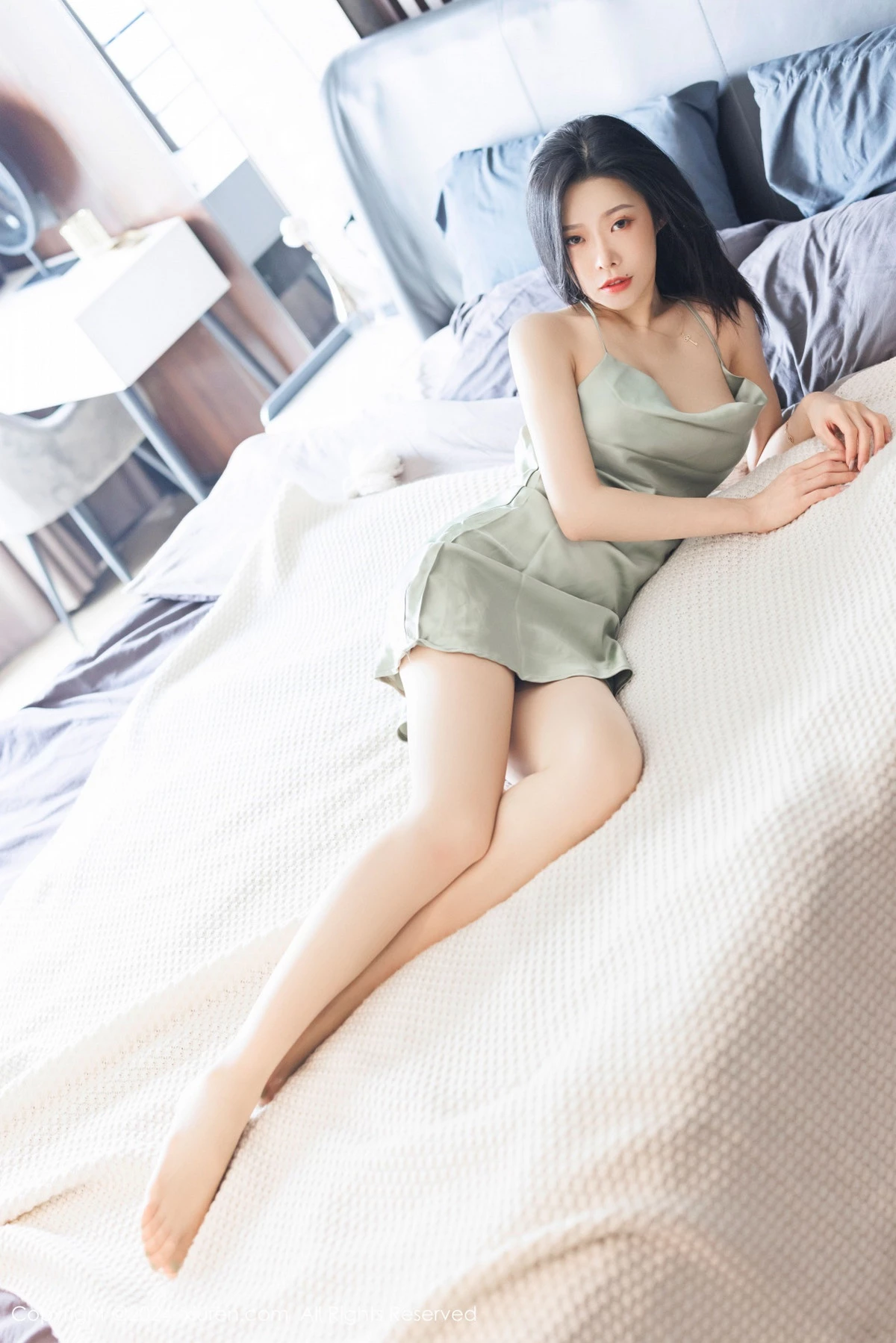 秀人集.com_[XiuRen秀人网]No.9264_模特luvian本能性感浅绿露肩吊带露红色内衣秀凹凸身材诱惑写真52P