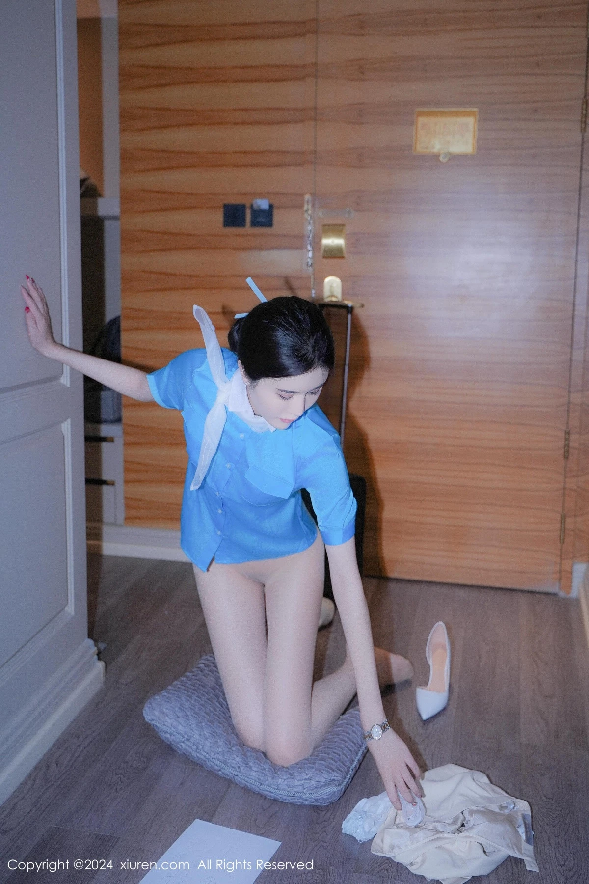 秀人集.com_[XiuRen秀人网]No.9269_模特Erikaki性感蓝衣白裙制服配白色丝袜秀曼妙身姿迷人诱惑写真82P