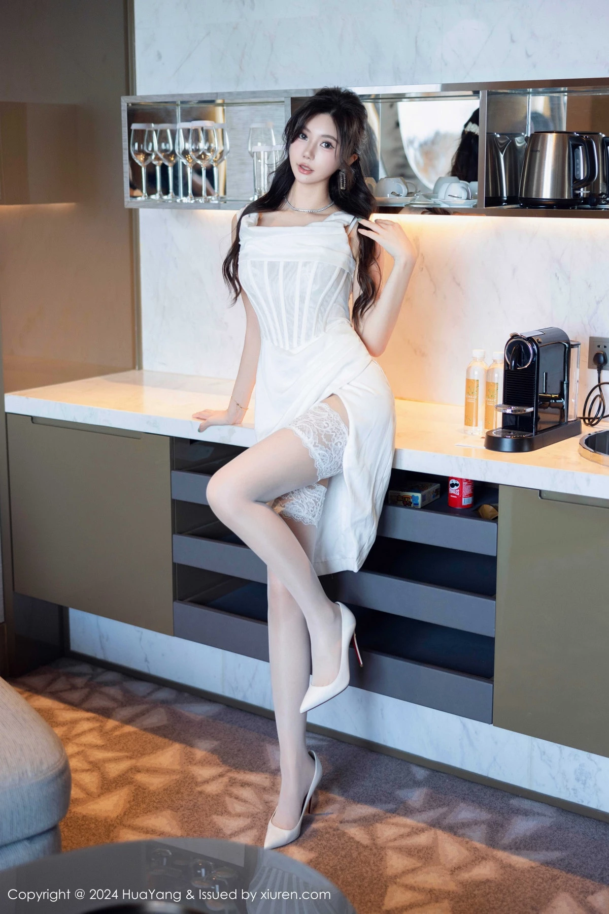 秀人集.com_[HuaYang花漾]Vol.612_女神绮里嘉ula性感白色连衣短裙配白色丝袜秀曼妙身姿诱惑写真86P