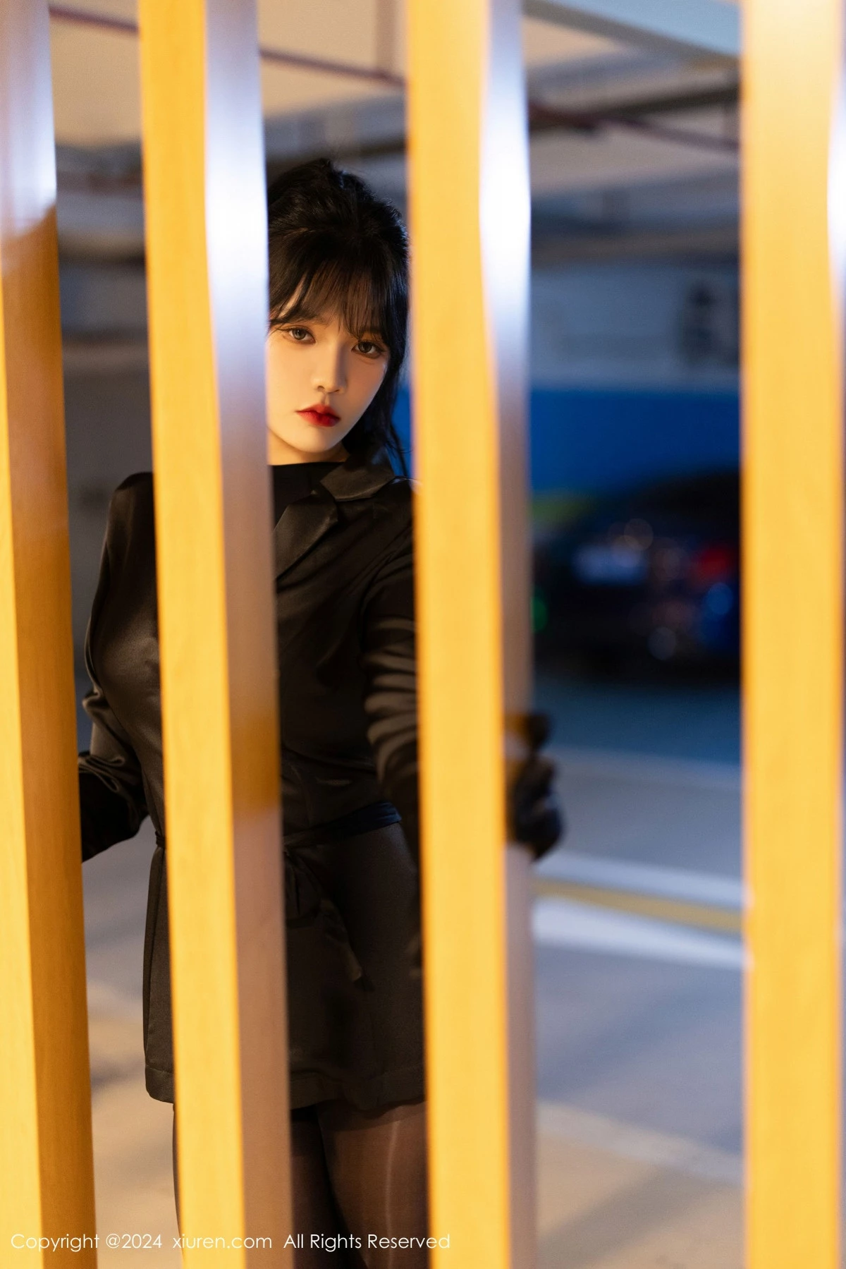 秀人集.com_[XiuRen秀人网]No.9275_模特娜比黑色外套配黑长靴露超薄连体黑丝秀凹凸身材诱惑写真90P