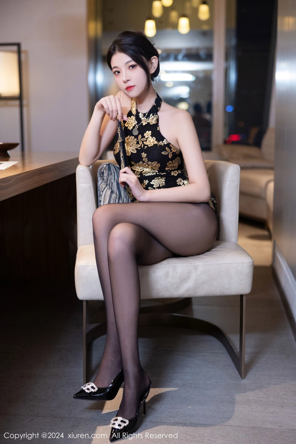 秀人集.com_[XiuRen秀人网]No.9304_模特初梦瑶性感黑色露肩短款旗袍配超薄黑丝秀翘臀美腿诱惑写真95P