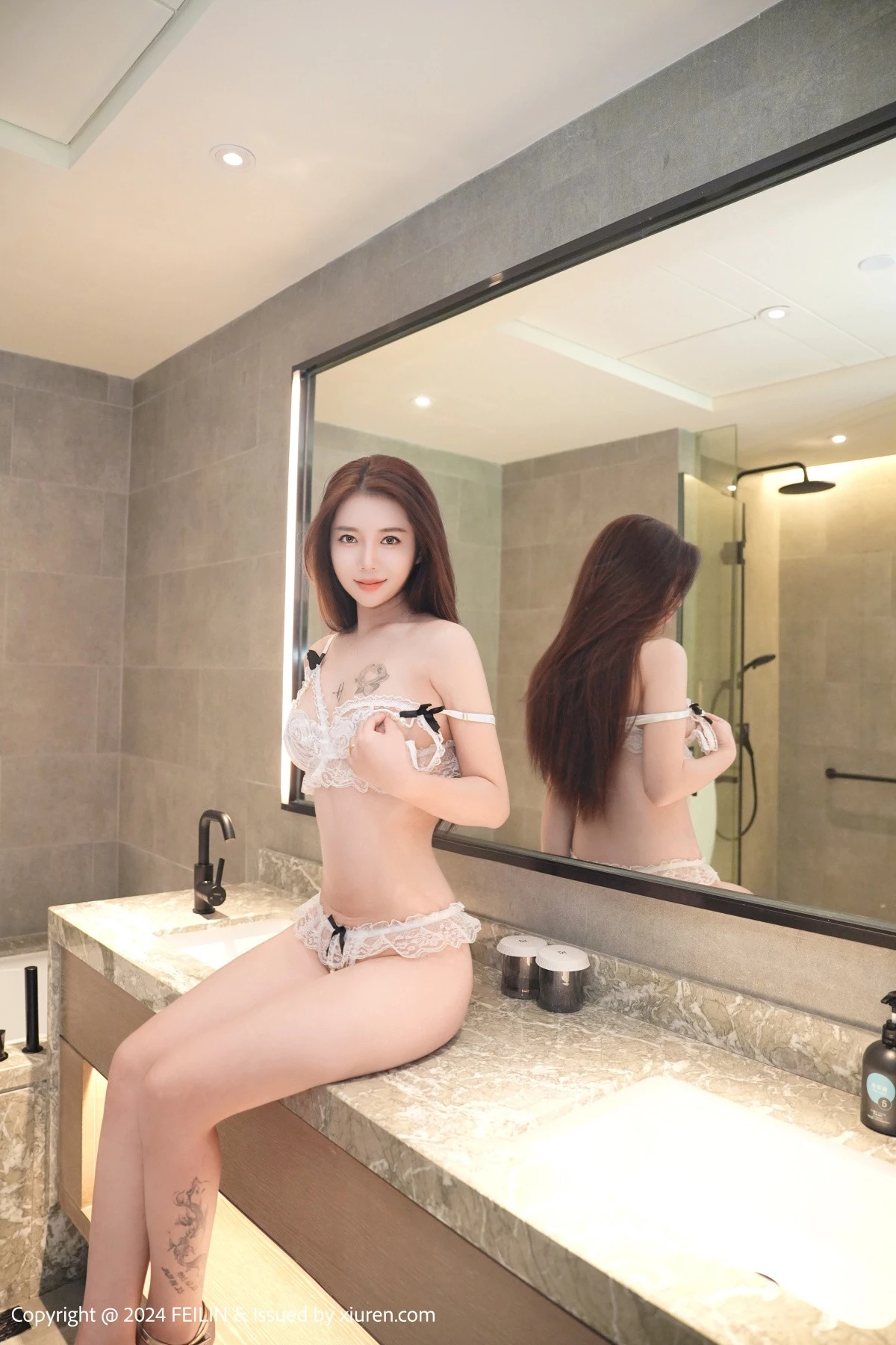 秀人集.com_[FeiLin嗲囡囡]VOL.475_模特沐娜娜性感白色情趣蕾丝内衣半脱秀翘臀美腿惹火诱惑写真68P