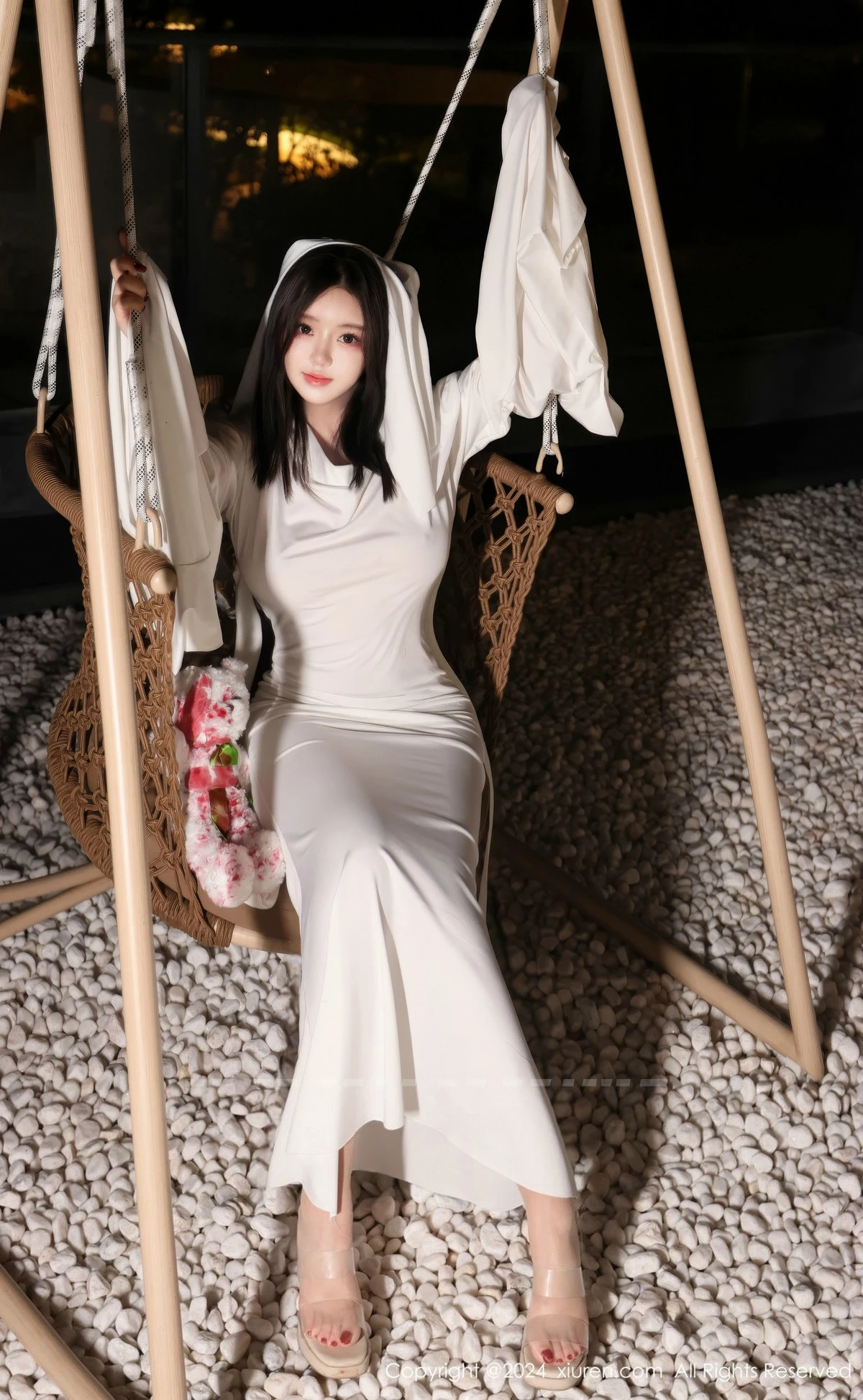 秀人集.com_[XiuRen秀人网]No.9376_模特小薯条nienie白色连衣裙+红色情趣服饰秀曼妙身姿诱惑写真81P