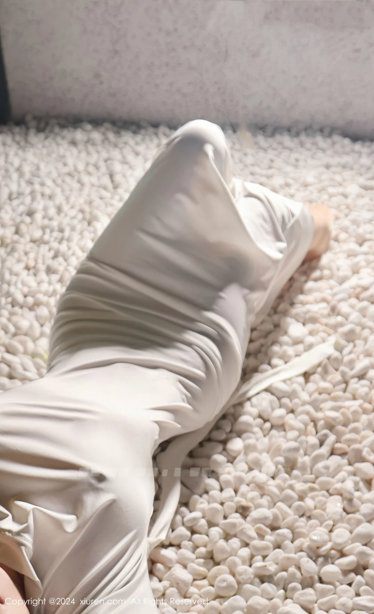 秀人集.com_[XiuRen秀人网]No.9376_模特小薯条nienie白色连衣裙+红色情趣服饰秀曼妙身姿诱惑写真81P