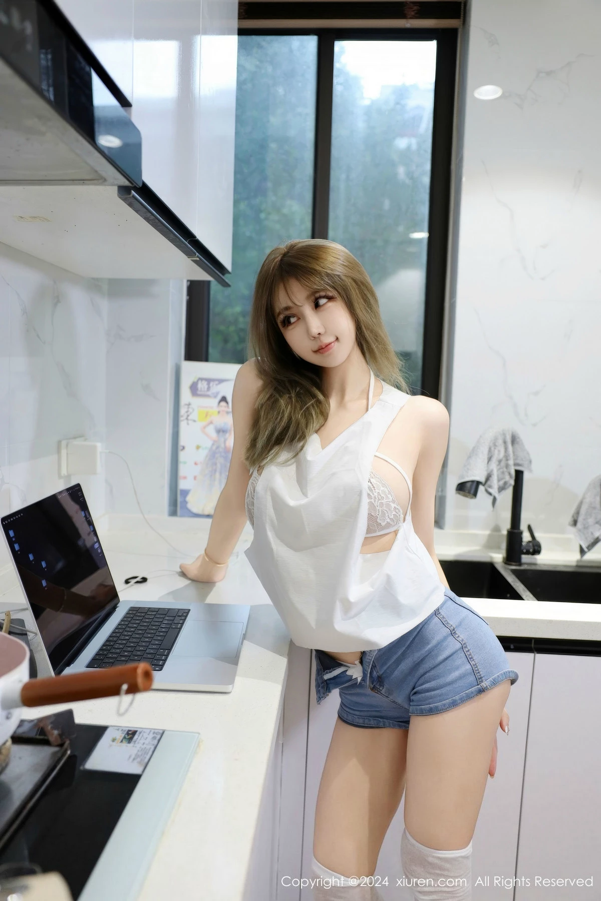 秀人集.com_[XiuRen秀人网]No.9374_模特Zoe柚柚性感白色蕾丝情趣内衣配白丝袜秀凹凸身材诱惑写真75P