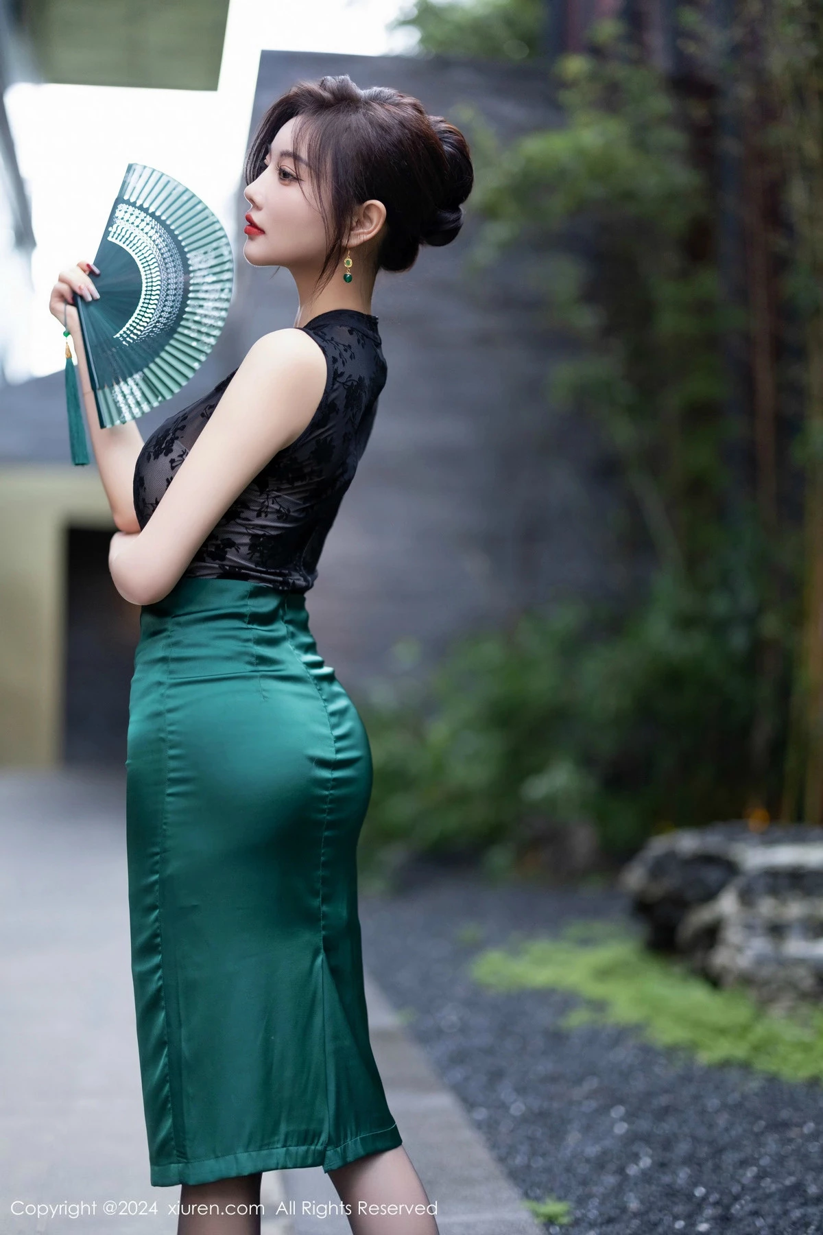 秀人集.com_[XiuRen秀人网]No.9384_女神杨晨晨Yome性感黑色蕾丝内衣配黑丝袜秀丰腴身材完美写真80P