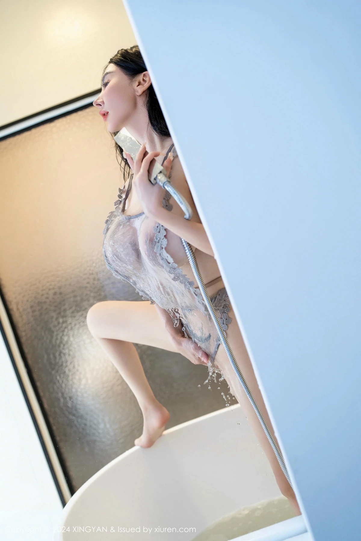 秀人集.com_[XINGYAN星颜社]VOL.284_模特潘思沁浴室场景性感灰色轻透情趣服饰秀丰乳肥臀诱惑写真80P