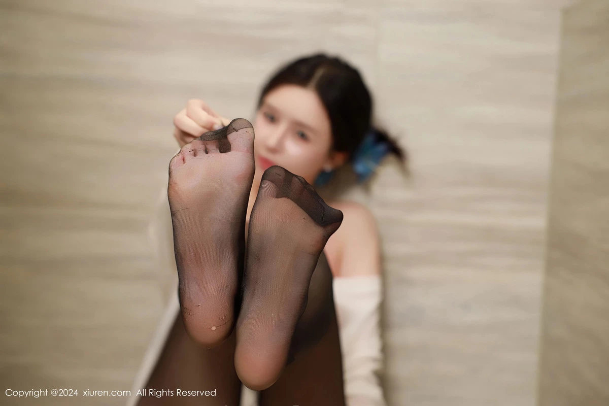 秀人集.com_[XiuRen秀人网]No.9385_模特唐翩翩私房性感白色轻透上衣配开档黑丝秀完美身材诱惑写真66P