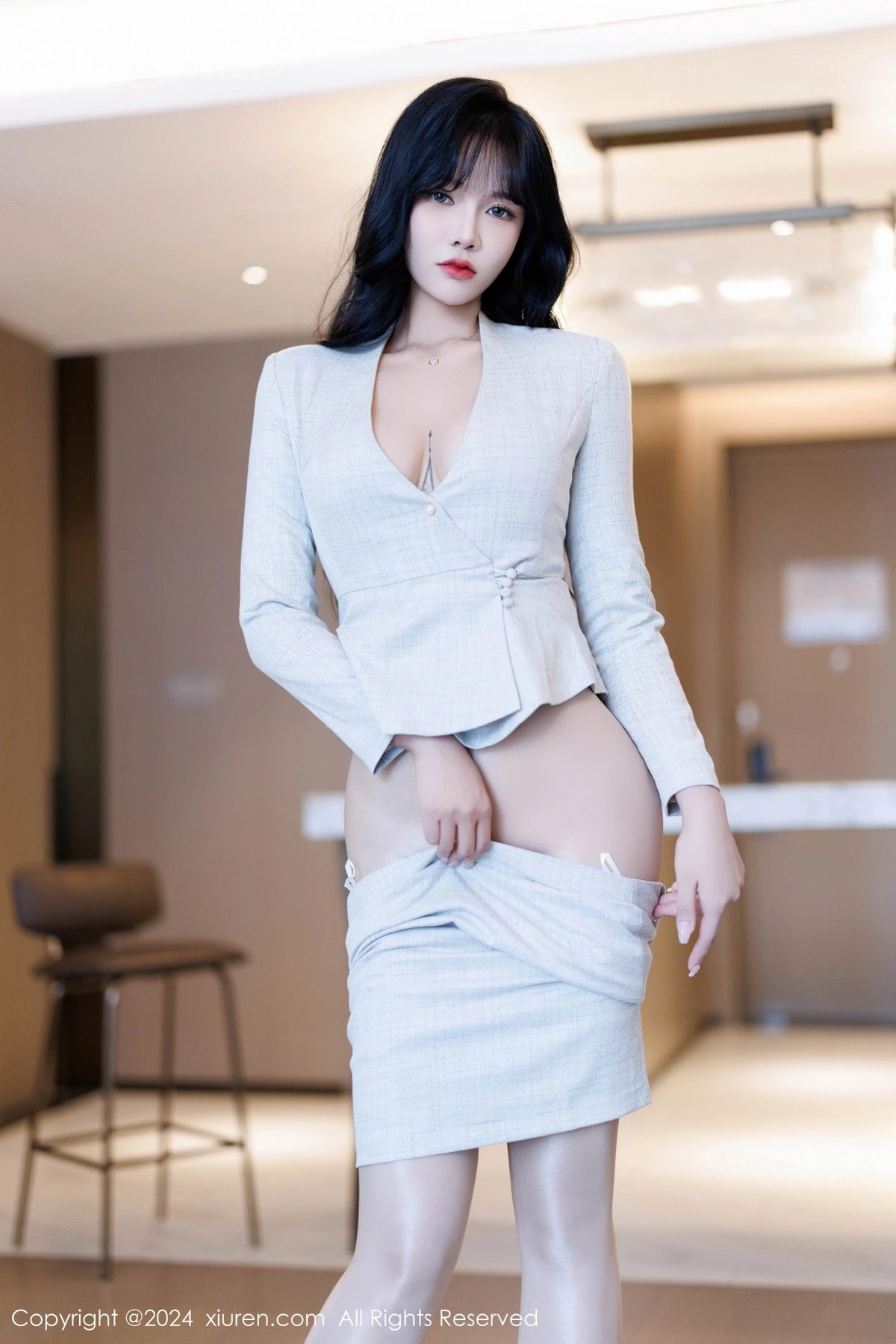 秀人集.com_[XiuRen秀人网]No.9398_模特娜比性感浅色OL服饰配闪亮无内肉丝秀凹凸身材惹火诱惑写真100P