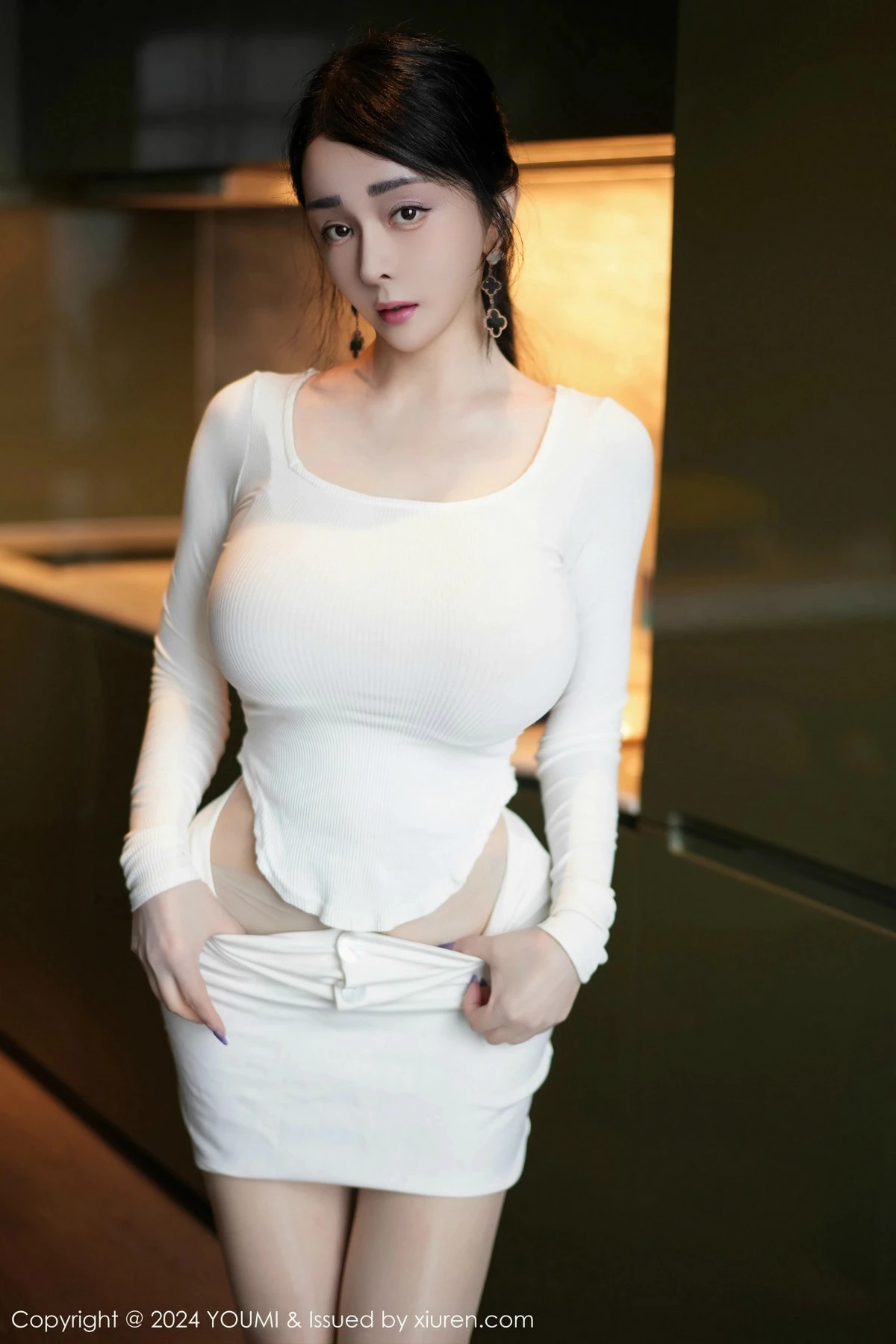 秀人集.com_[YouMi尤蜜荟]Vol.1107_模特允爾性感白色服饰露肉色内衣配开档肉丝秀丰满身材诱惑写真68P