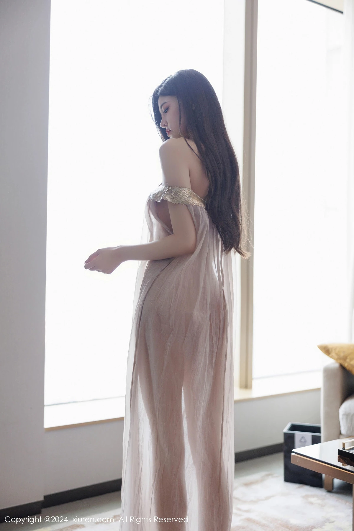 秀人集.com_[XiuRen秀人网]No.9426_模特初梦瑶私房性感浅色薄透连衣裙配凉高跟秀翘臀美腿诱惑写真102P