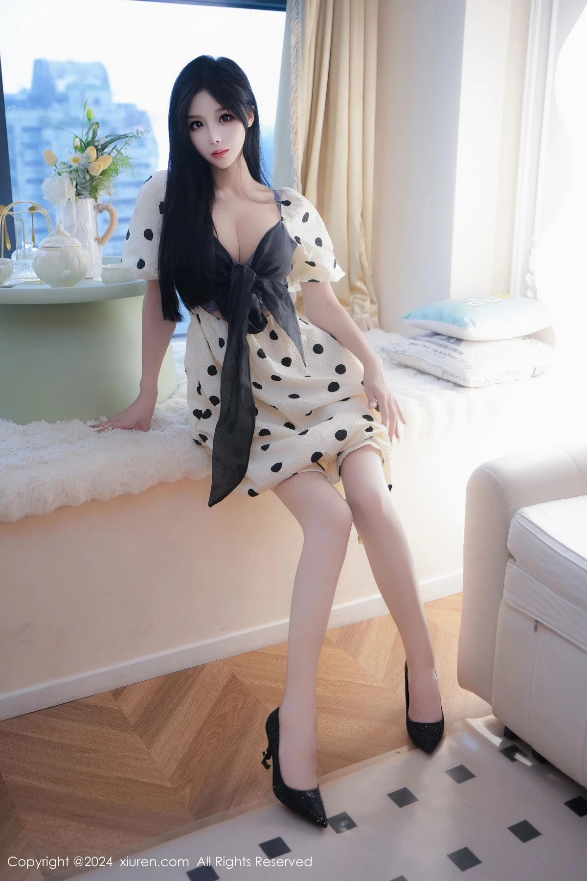 秀人集.com_[XiuRen秀人网]No.9425_模特陈芊儿性感波点短裙露灰色情趣内衣配紫丝袜秀美腿诱惑写真80P