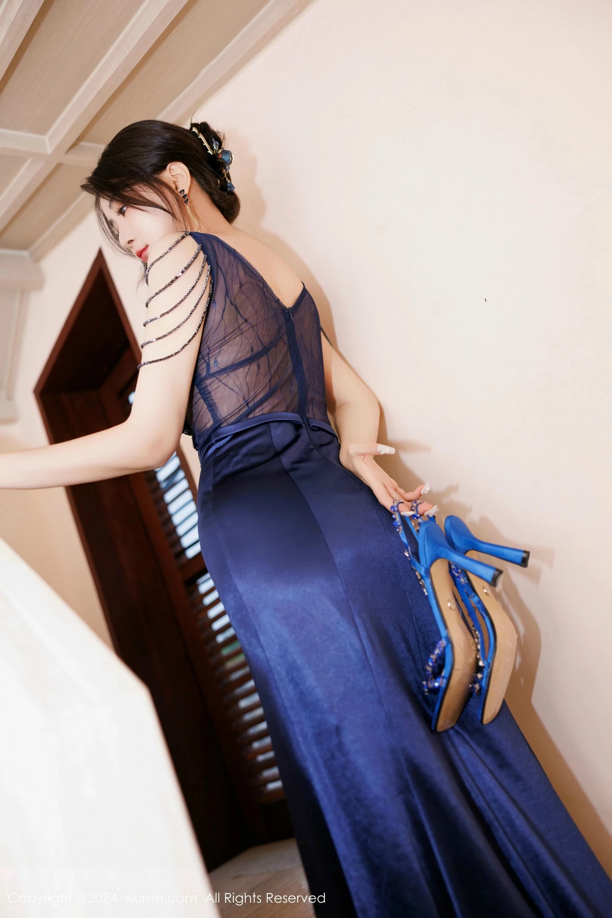 秀人集.com_[XiuRen秀人网]No.9435_模特凯竹Quinn性感蓝色连衣长裙露蓝色内衣秀丰腴身材诱惑写真82P