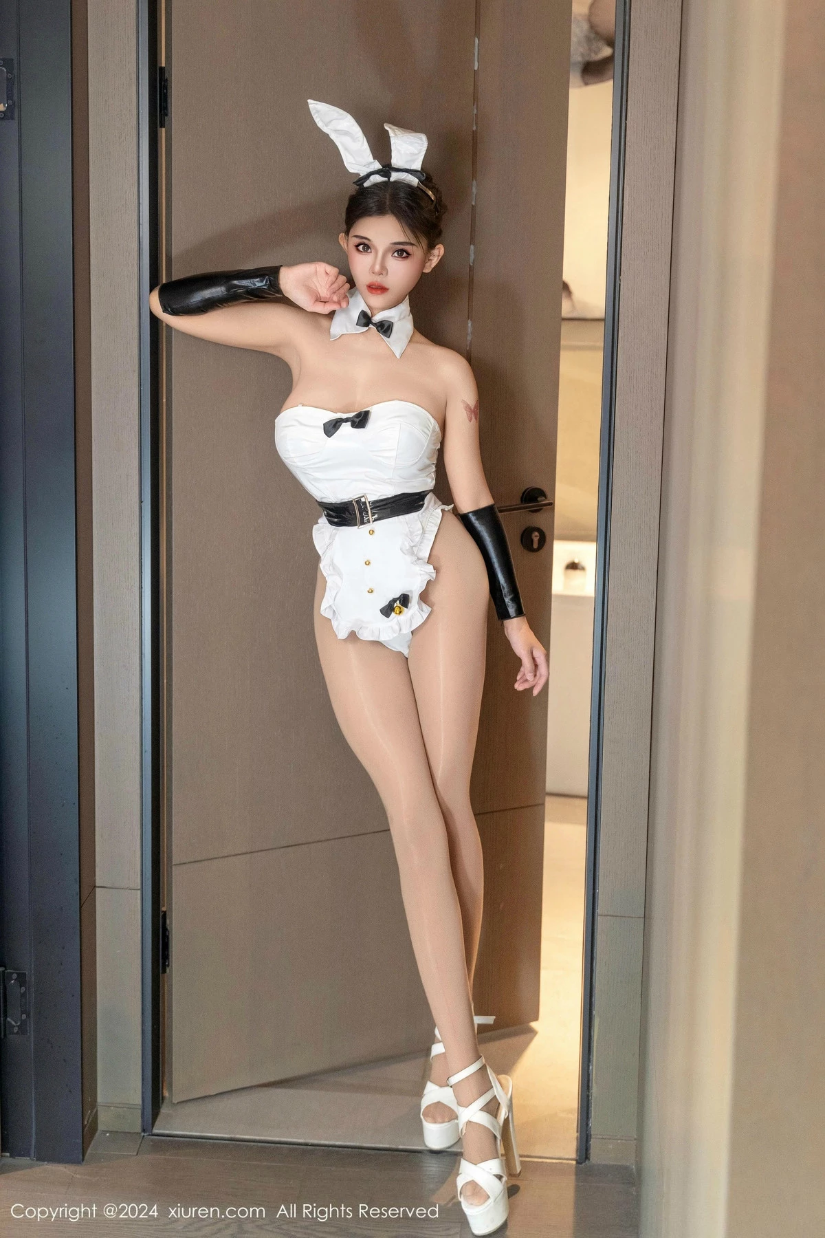 秀人集.com_[XiuRen秀人网]No.9437_模特小童颜性感白色内衣+黑色情趣内衣秀凹凸身材惹火诱惑写真113P