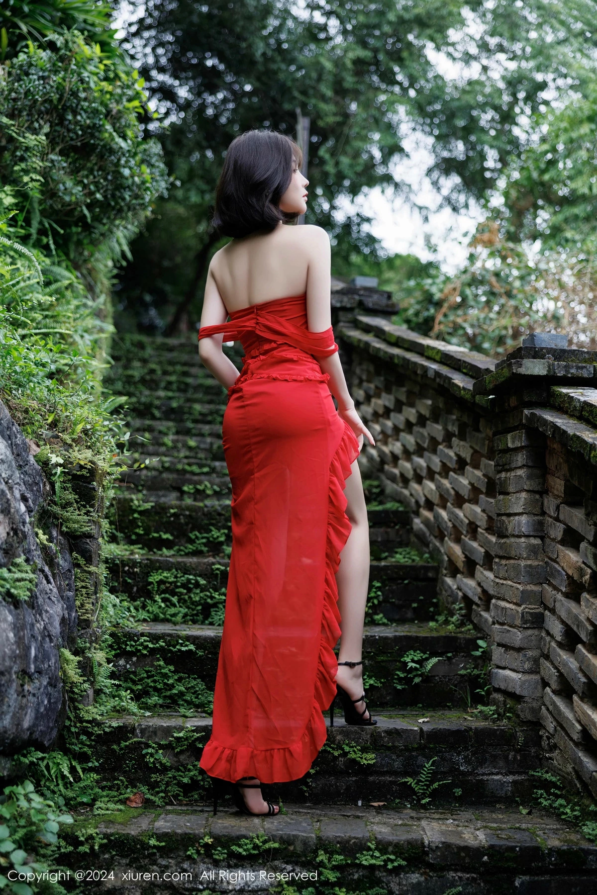 秀人集.com_[XiuRen秀人网]No.9449_女神徐莉芝Booty红色连衣裙露蕾丝情趣内衣秀曼妙身姿诱惑写真101P