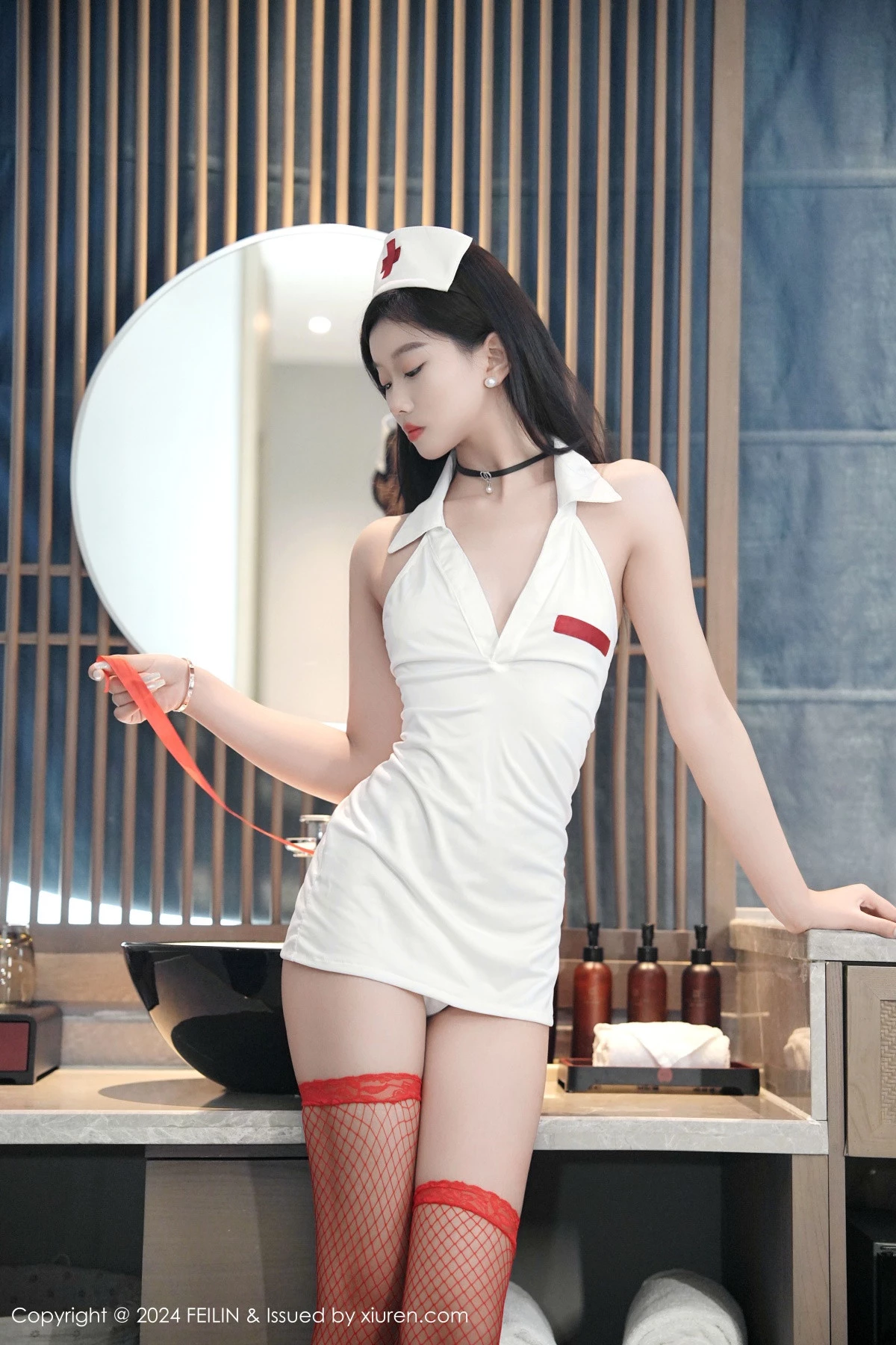 秀人集.com_[FeiLin嗲囡囡]VOL.476_模特江念鱼性感白色护士制服配红丝网袜秀曼妙身姿完美诱惑写真69P