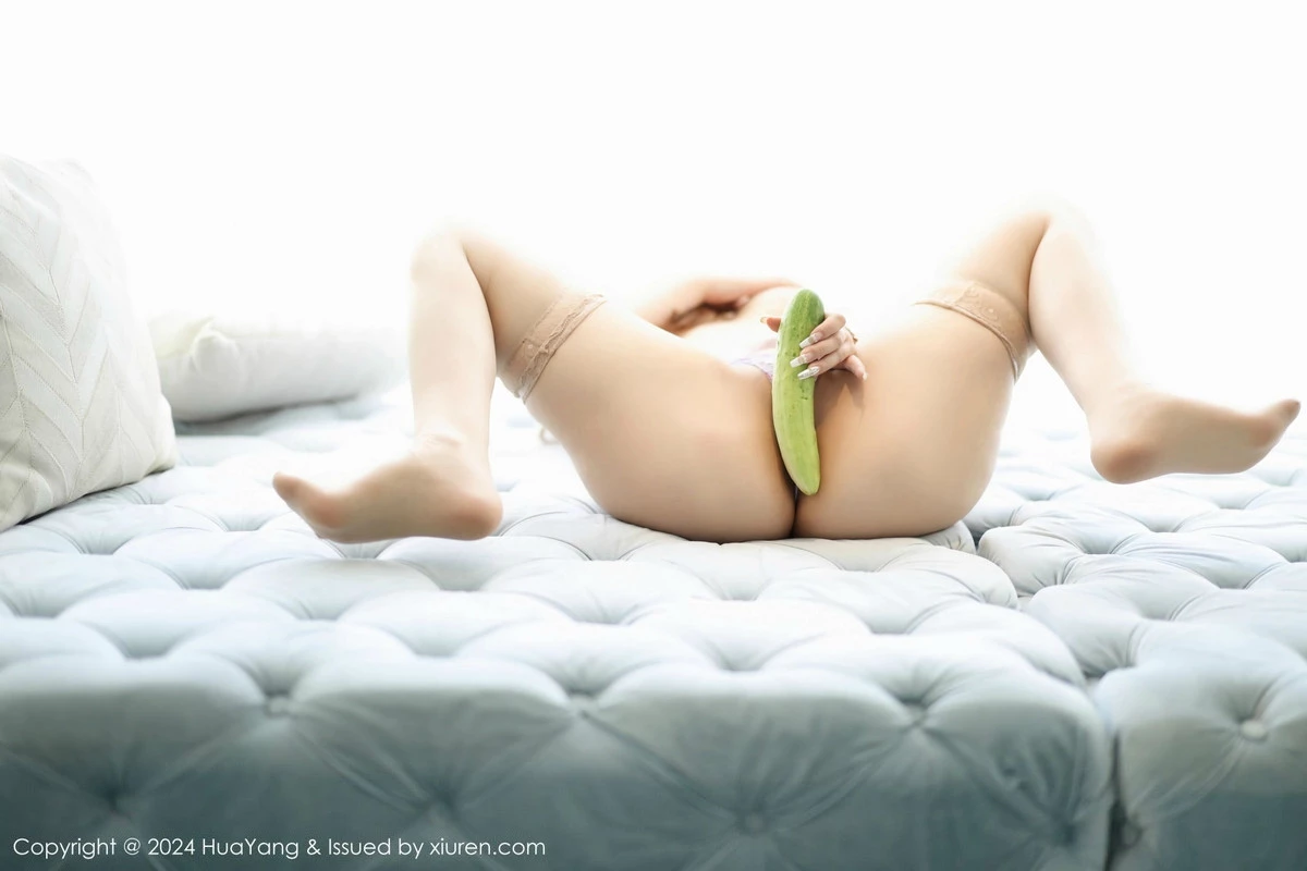 秀人集.com_[YouMi尤蜜荟]Vol.1105_模特小海臀Rena性感缕空吊带长裙配肉丝袜秀丰满身材诱惑写真50P