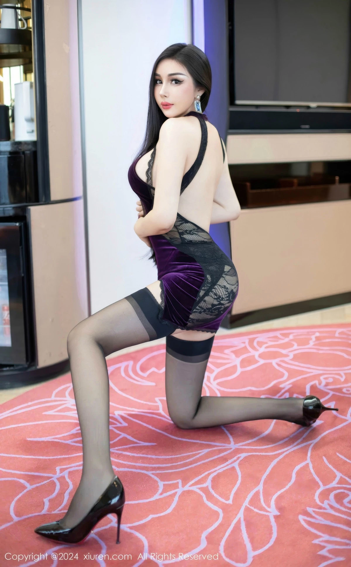 秀人集.com_[XiuRen秀人网]No.9341_模特田冰冰私房性感紫色情趣服饰配黑丝吊袜秀翘臀美腿诱惑写真58P