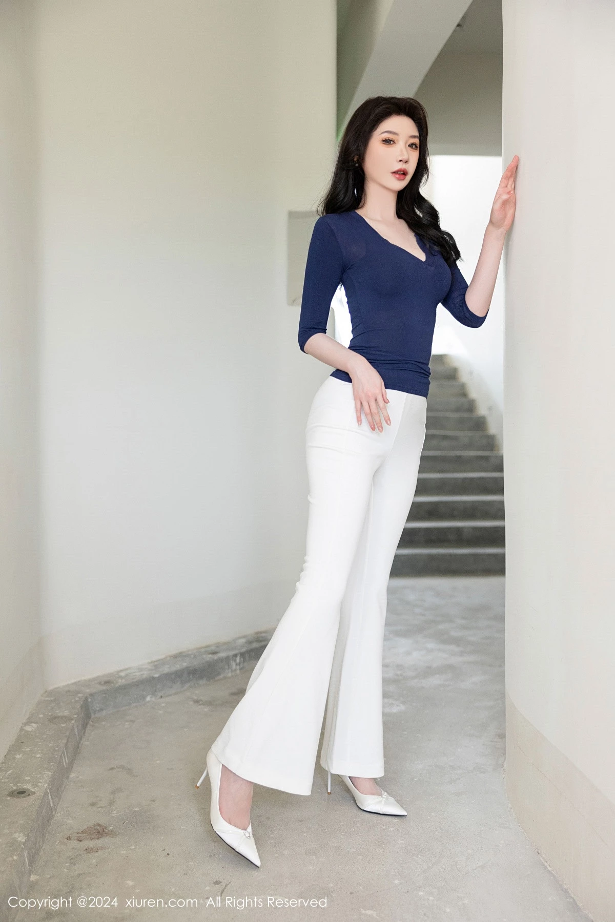 秀人集.com_[XiuRen秀人网]No.9355_模特梦心玥性感深蓝V领露蓝色蕾丝内衣秀高挑曼妙身姿诱惑写真83P