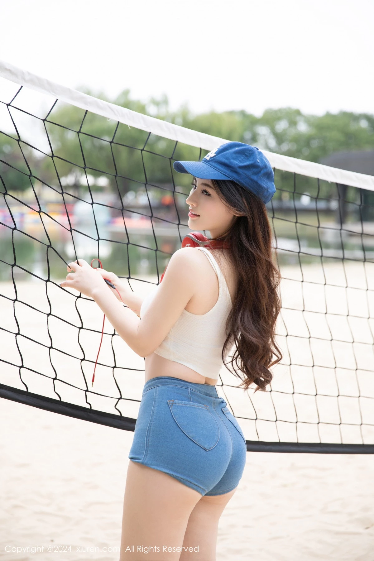 秀人集.com_[XiuRen秀人网]No.9354_模特诗诗kiki性感白色抹胸服饰配超短牛仔裤秀丰腴身姿诱惑写真81P