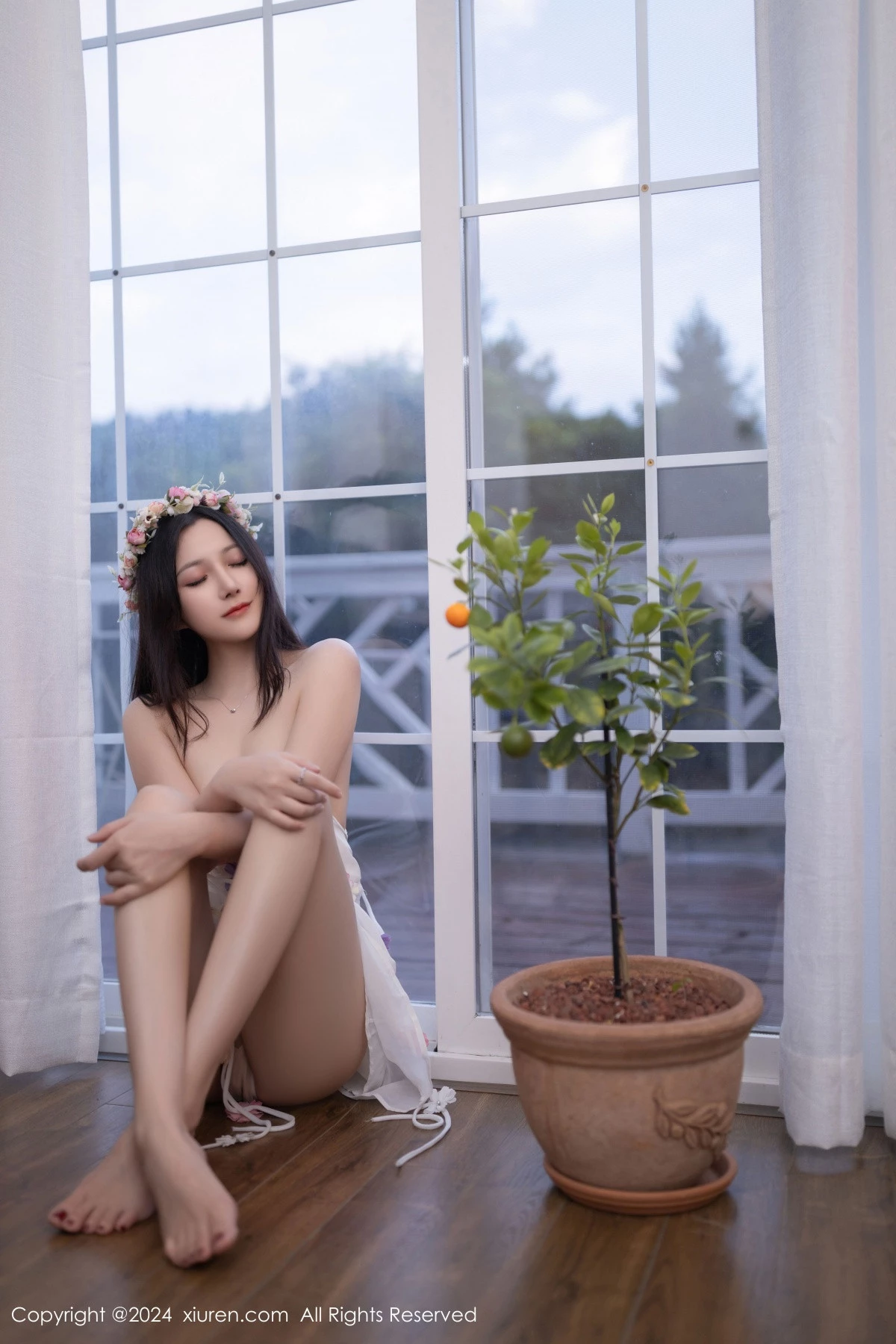 秀人集.com_[XiuRen秀人网]No.9531_模特鱼子酱Fish花朵主题白色吊带配原色丝袜秀曼妙身姿诱惑写真80P