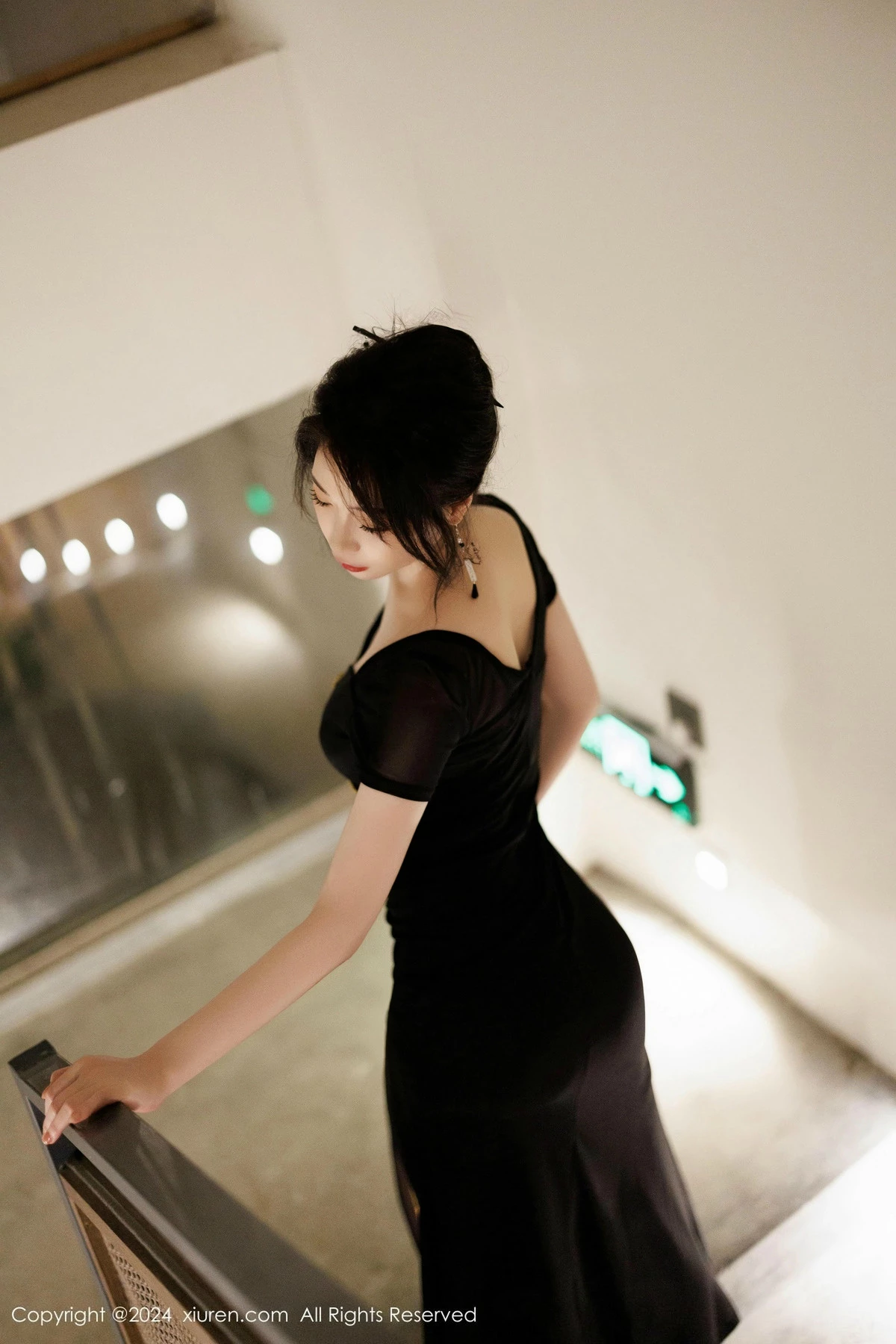 秀人集.com_[XiuRen秀人网]No.9526_模特梦心玥性感黑色连衣裙+白色情趣服饰秀高挑曼妙身姿诱惑写真86P
