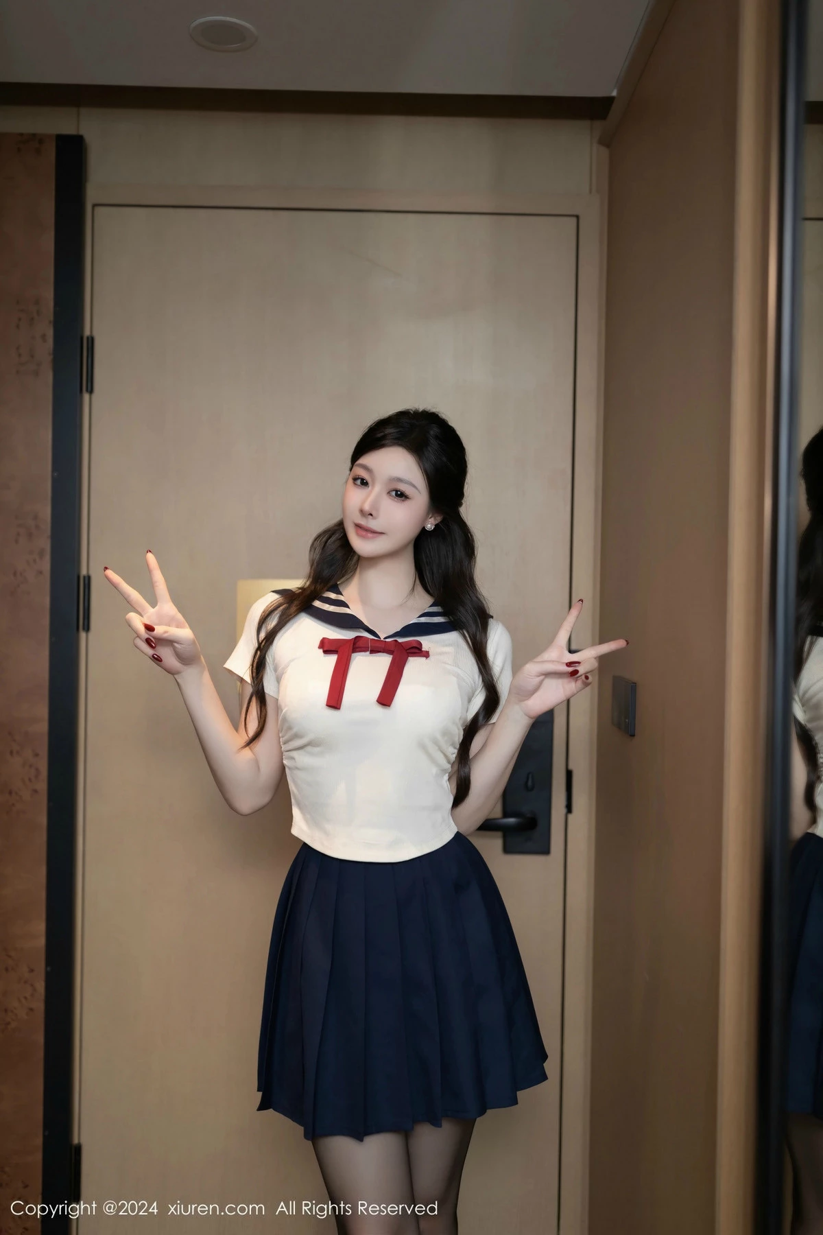 秀人集.com_[XiuRen秀人网]No.9530_模特小逗逗性感JK制服露白色内衣配超薄黑丝秀曼妙身姿诱惑写真80P