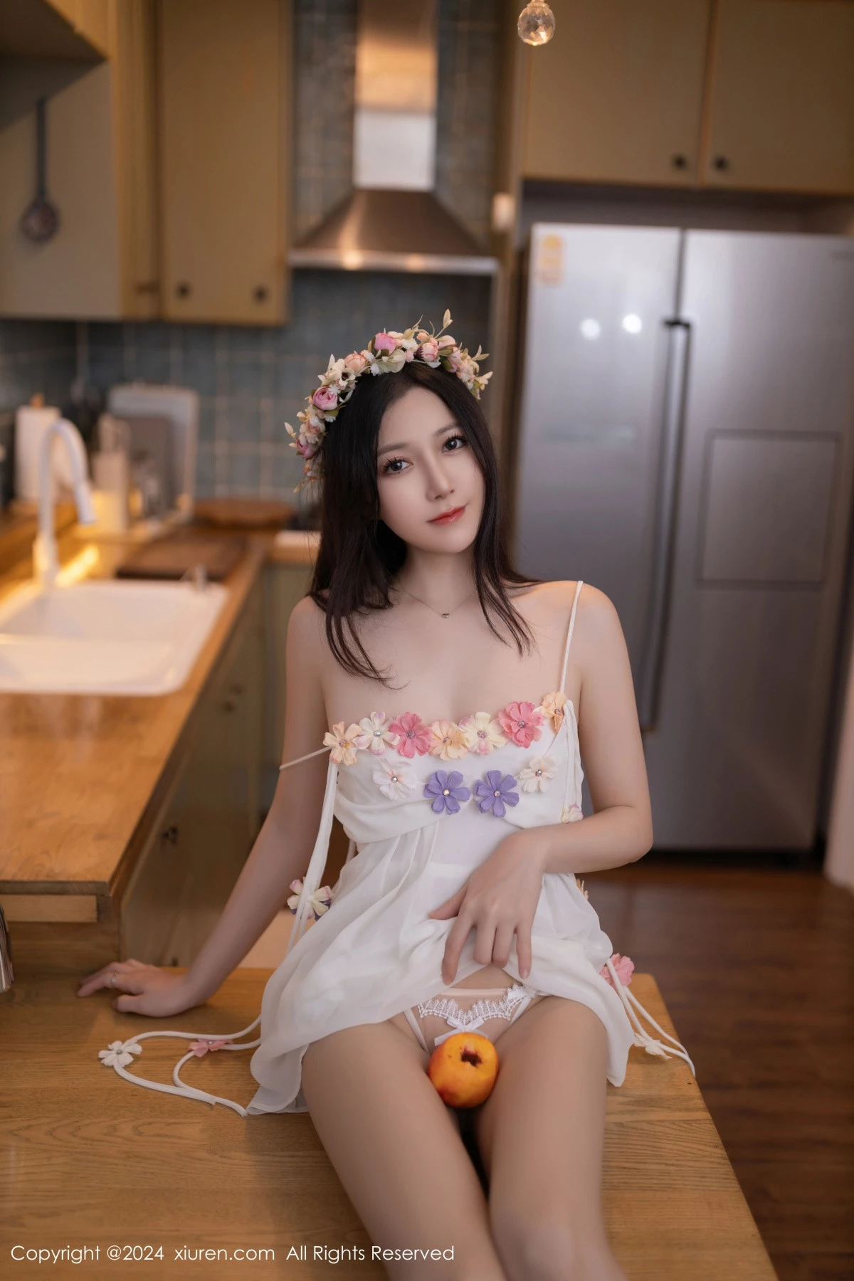 秀人集.com_[XiuRen秀人网]No.9531_模特鱼子酱Fish花朵主题白色吊带配原色丝袜秀曼妙身姿诱惑写真80P