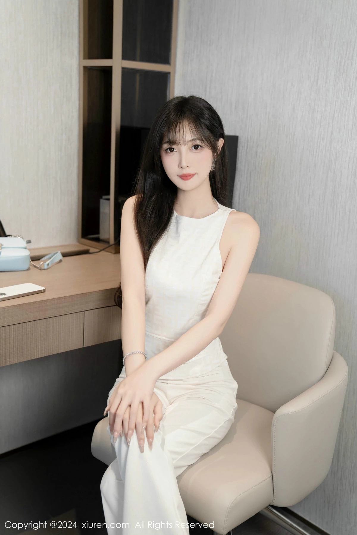 秀人集.com_[XiuRen秀人网]No.9528_模特林星阑性感白上衣配简约长裤露白色内衣秀曼妙身姿诱惑写真84P