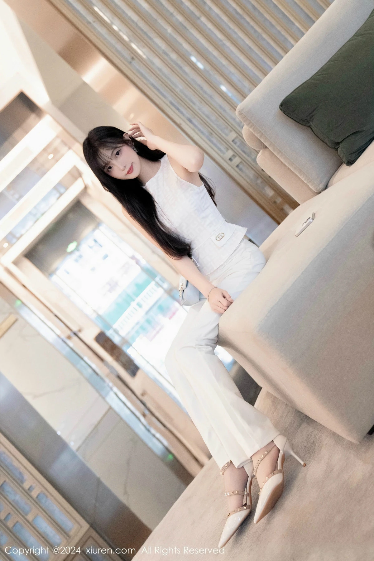 秀人集.com_[XiuRen秀人网]No.9528_模特林星阑性感白上衣配简约长裤露白色内衣秀曼妙身姿诱惑写真84P