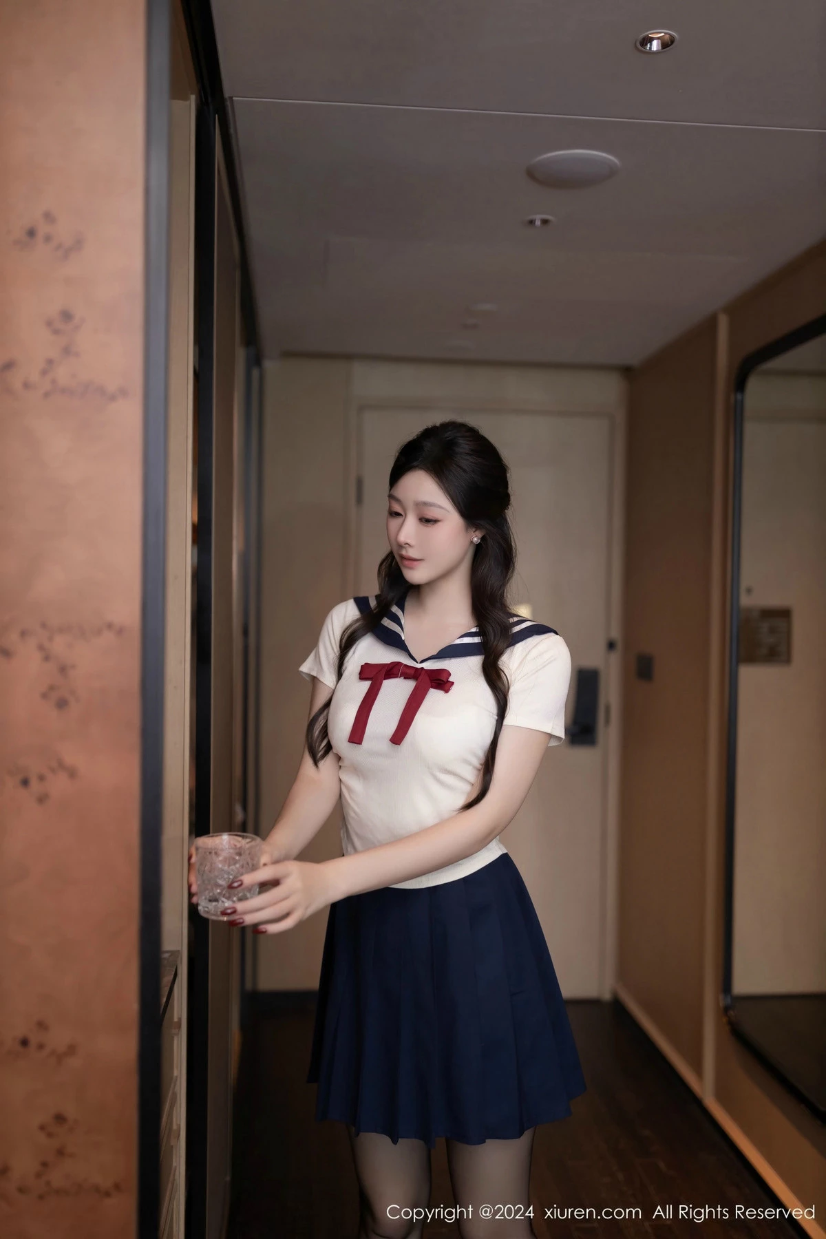 秀人集.com_[XiuRen秀人网]No.9530_模特小逗逗性感JK制服露白色内衣配超薄黑丝秀曼妙身姿诱惑写真80P