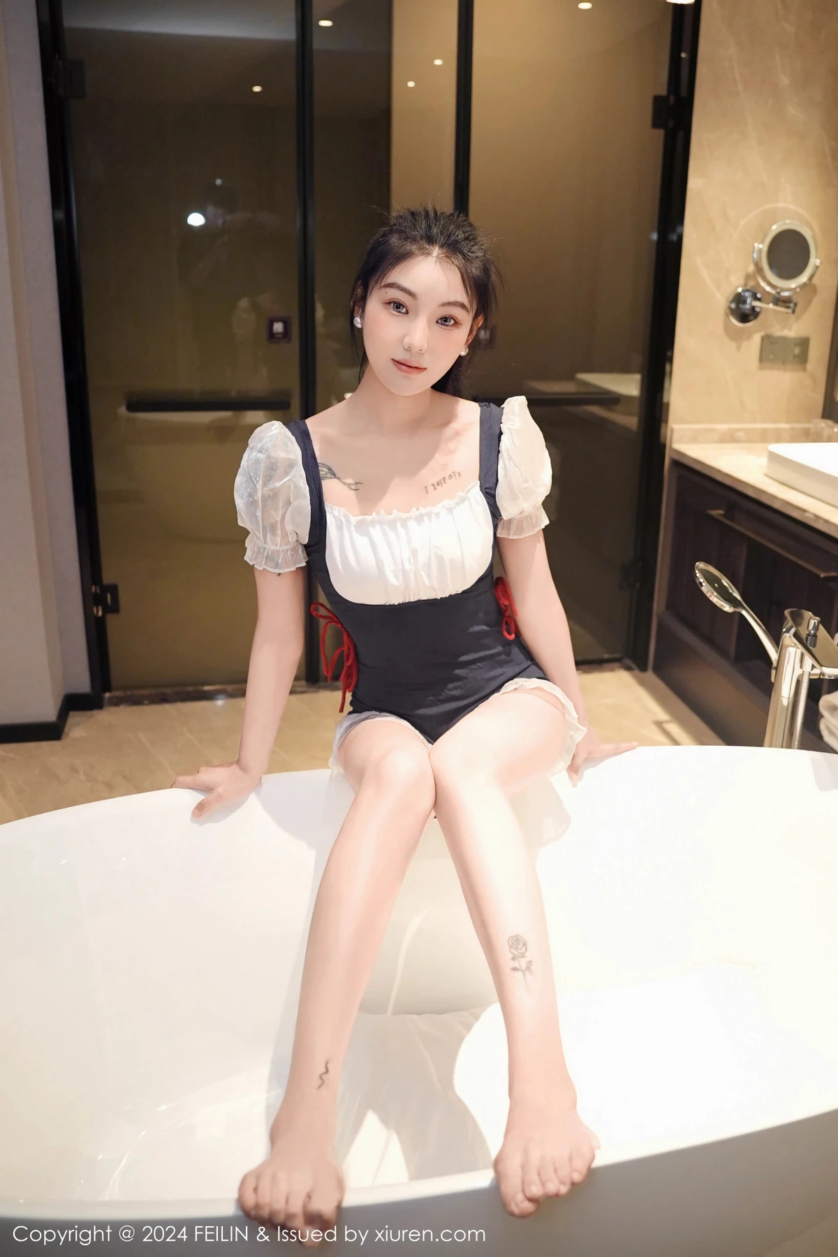 秀人集.com_[FeiLin嗲囡囡]VOL.491_模特希恬儿私房浴室性感拼色连衣短裙秀翘臀美腿撩人诱惑写真60P